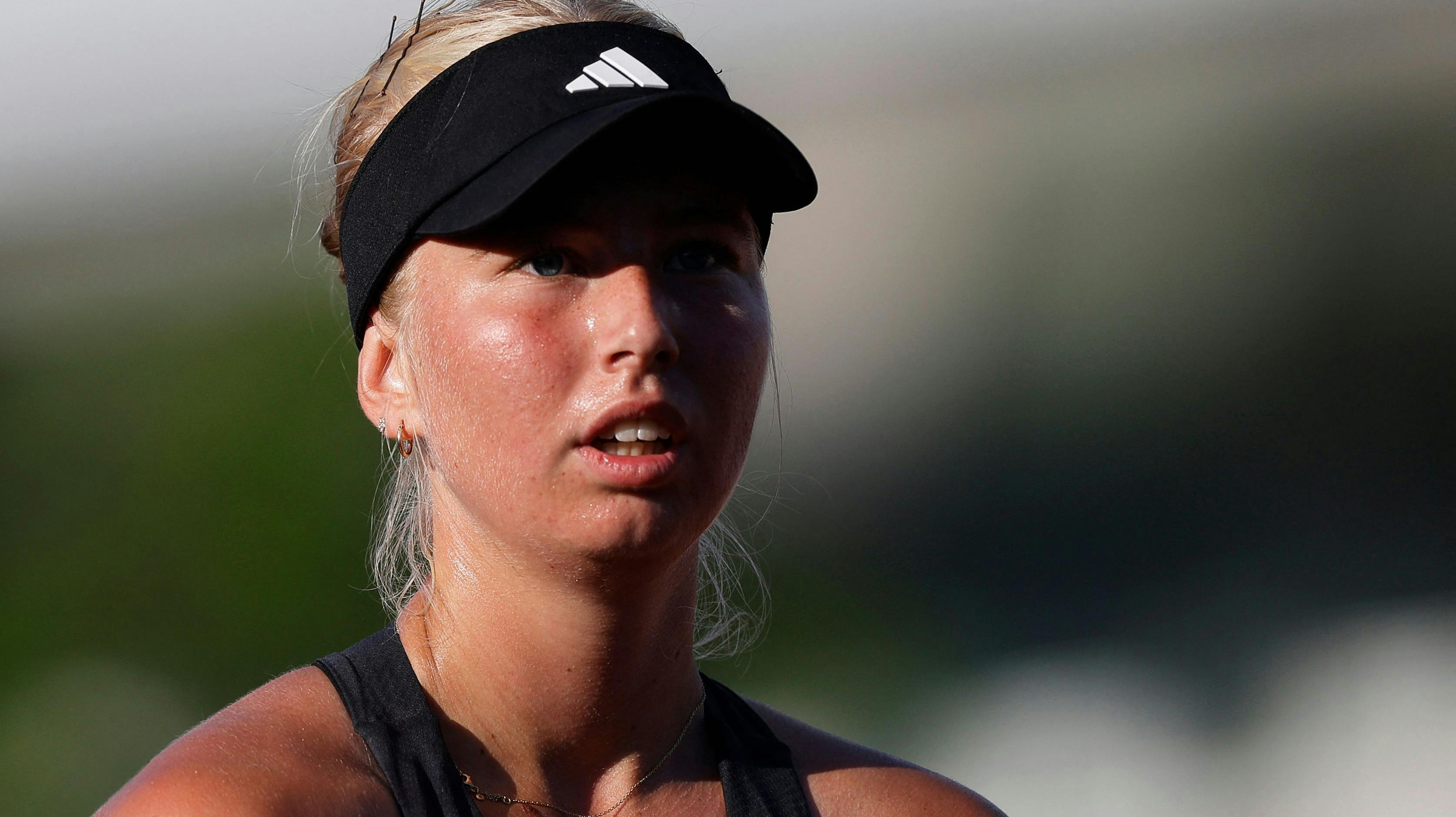Det var af ubehagelige årsager, at Clara Tauson røg ud af WTA-turneringen i kinesiske Guangzhou.