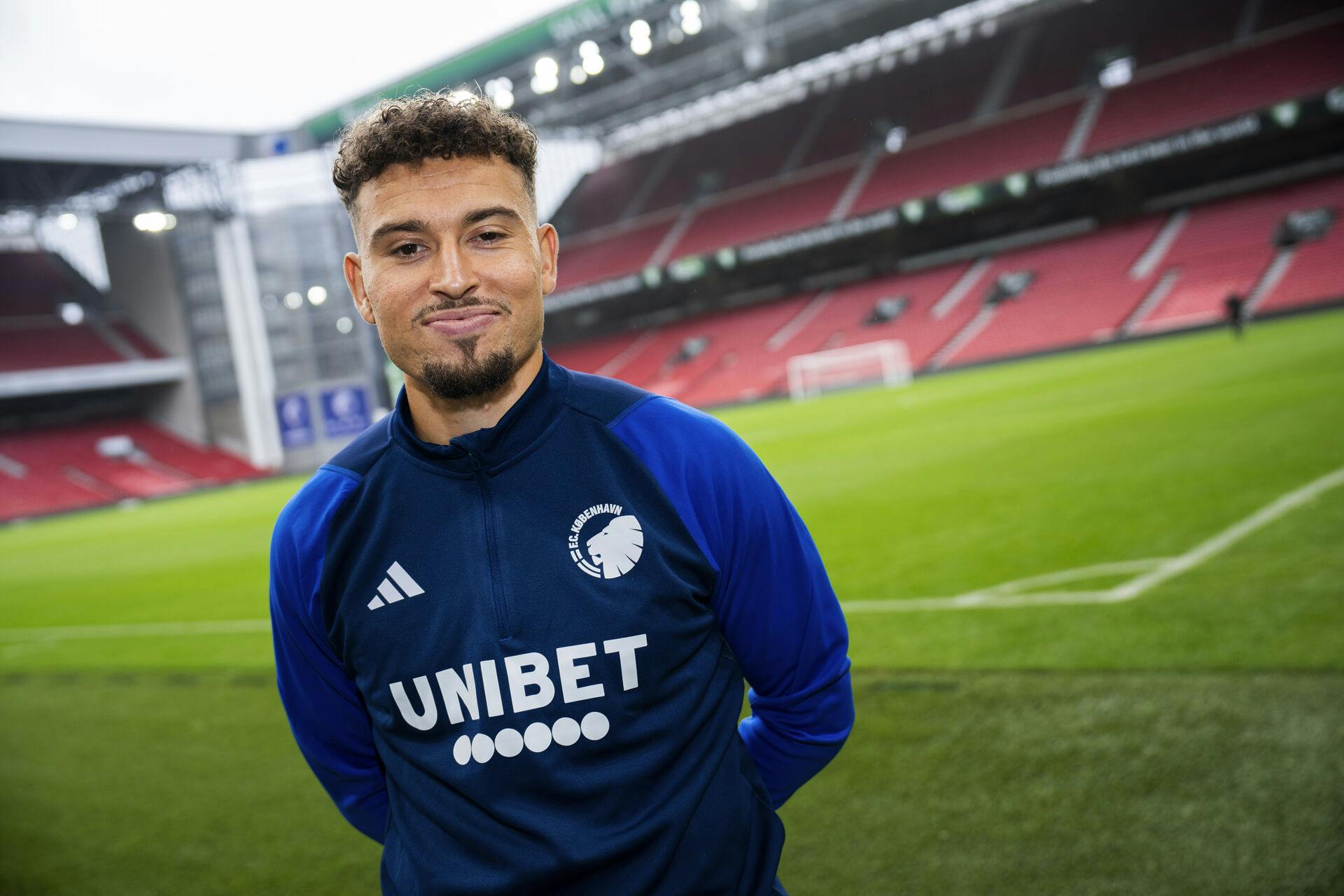 Jordan Larsson fortæller, at holdet nu skal støtte Elias Jelert efter det røde kort mod Galatasaray.