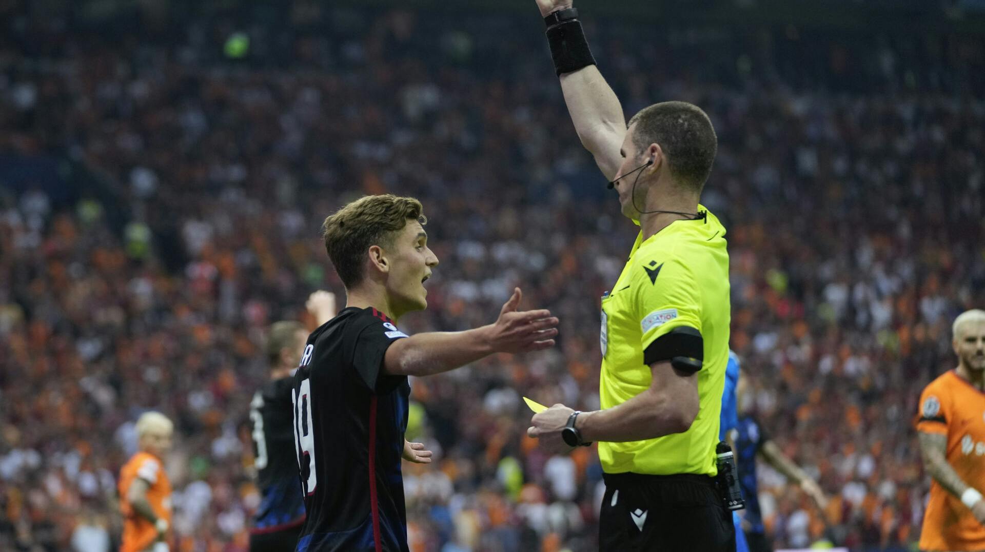 Elias Jelert blev udvist, da FCK spillede uafgjort med Galatasaray.