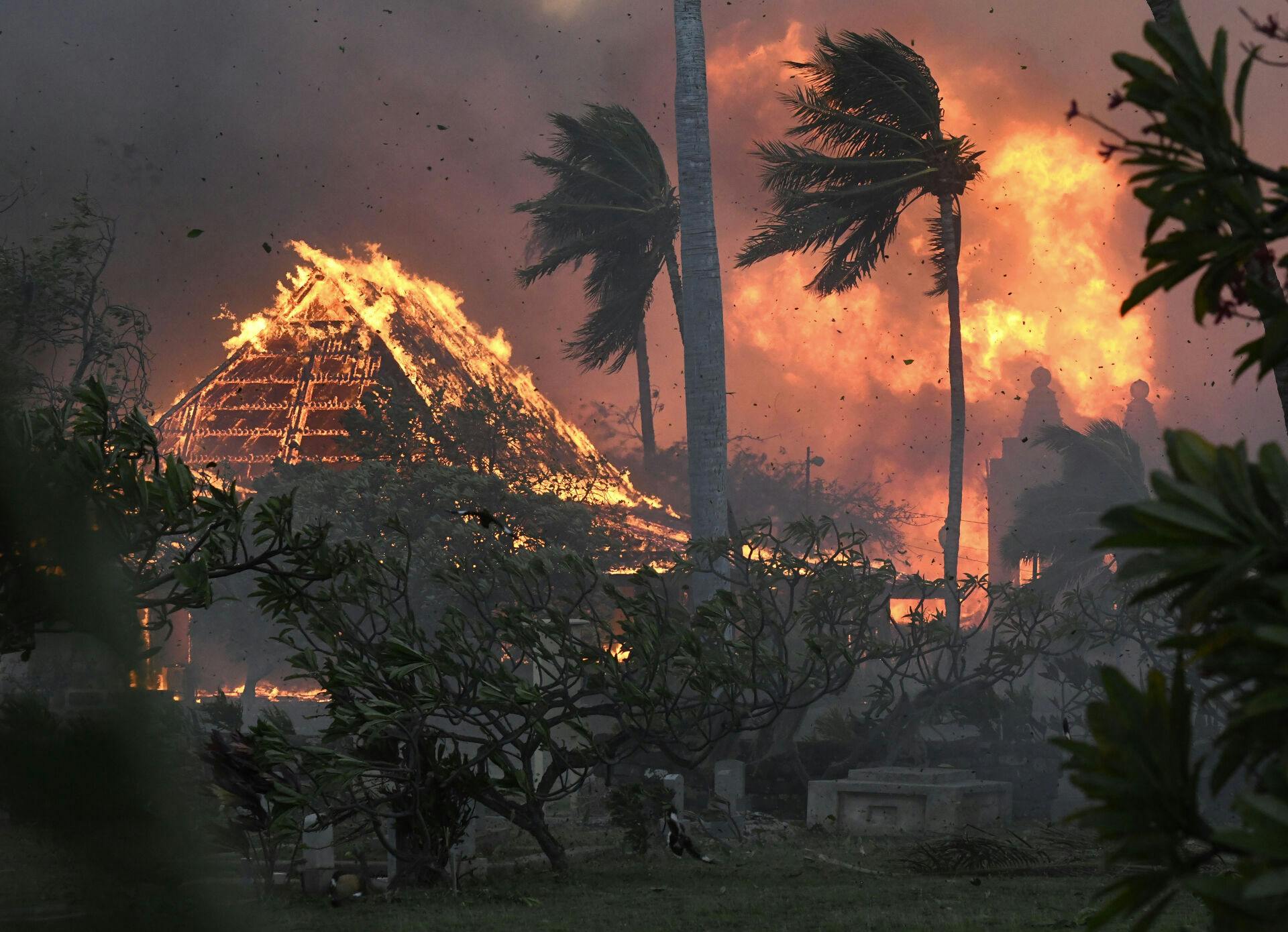 Sådan så det ud, da flammerne åd den historiske by Lahaina.