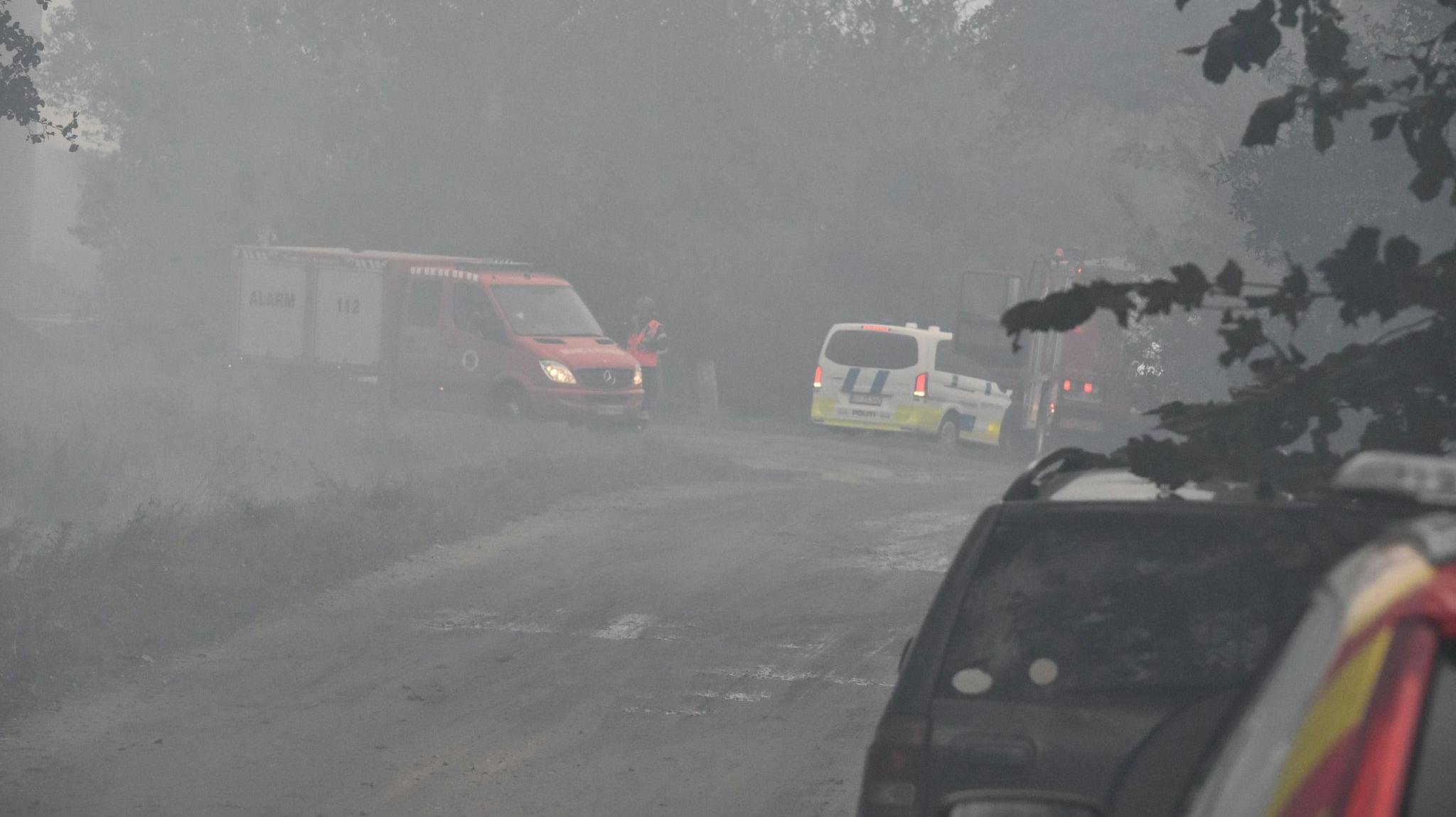 Der er voldsom røgudvikling nær gården.