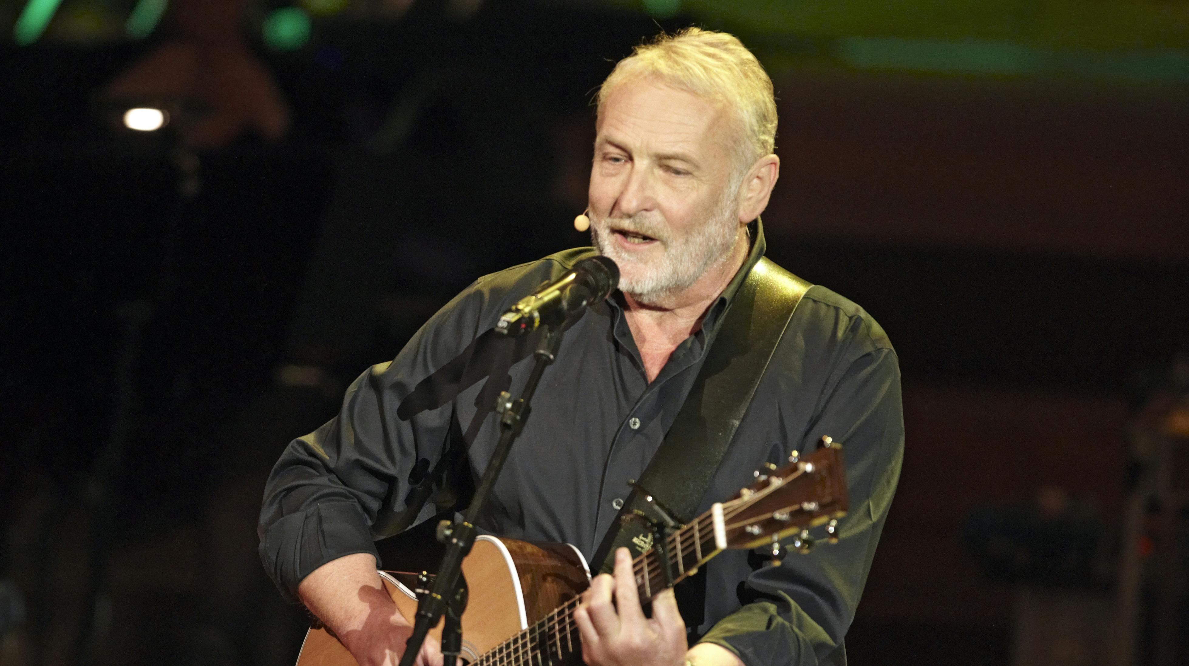 "Når lyset bryder frem" – en hyldest til den danske sangskriver i Koncerthuset i DR Byen, hvor danske kunstnere optræder. – Vært Niels Hausgaard -Dato: 22.10.2011 – Foto: Birger Storm