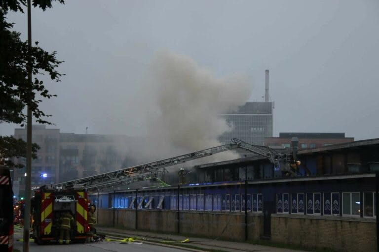 Brand har fat i taget