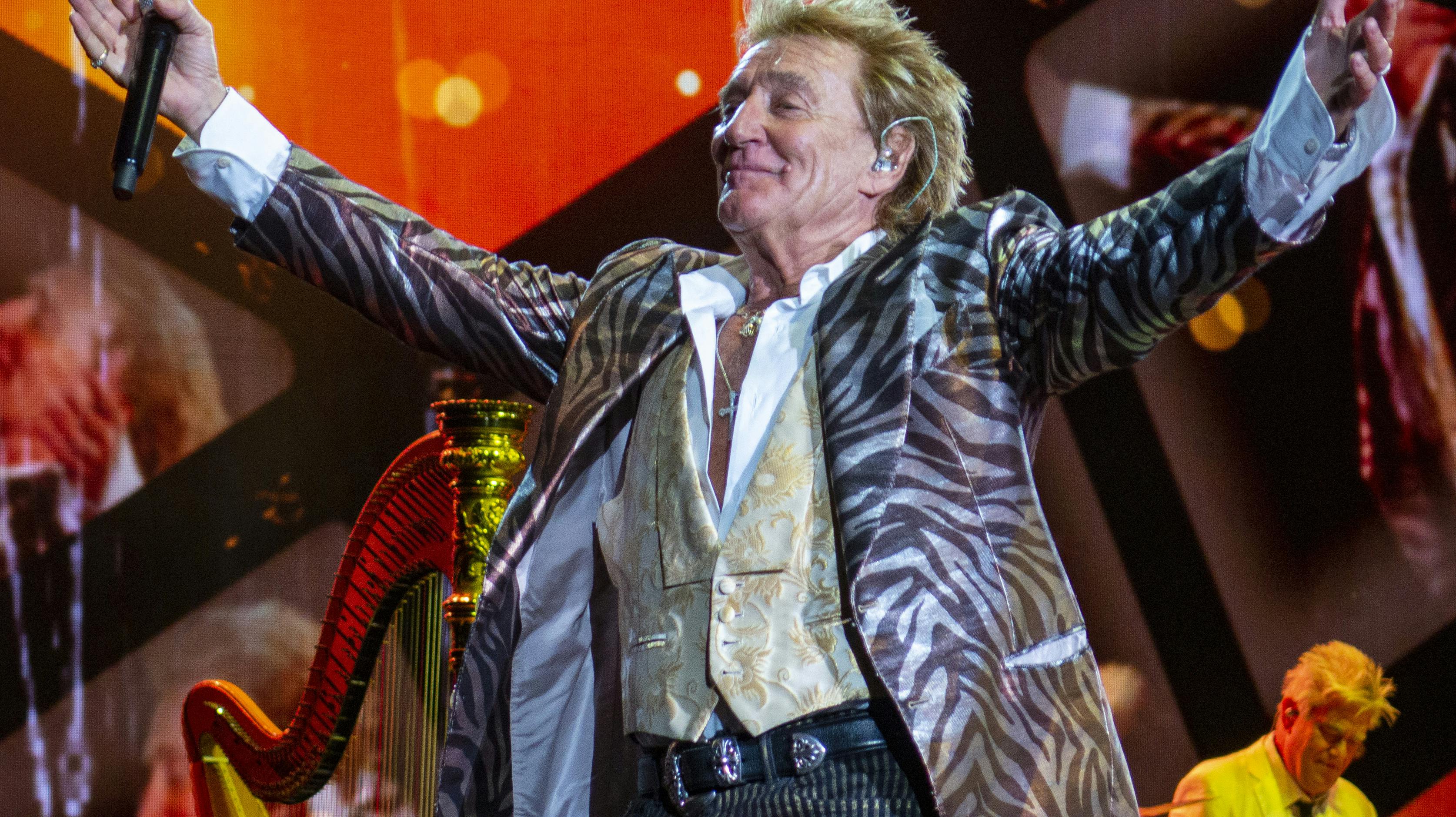 August 5, 2023, Chula Vista, California, USA: ROD STEWART performs live in concert at North Island Credit Union Amphitheatre. (Credit Image: © K.C. Alfred/ZUMA Press Wire)