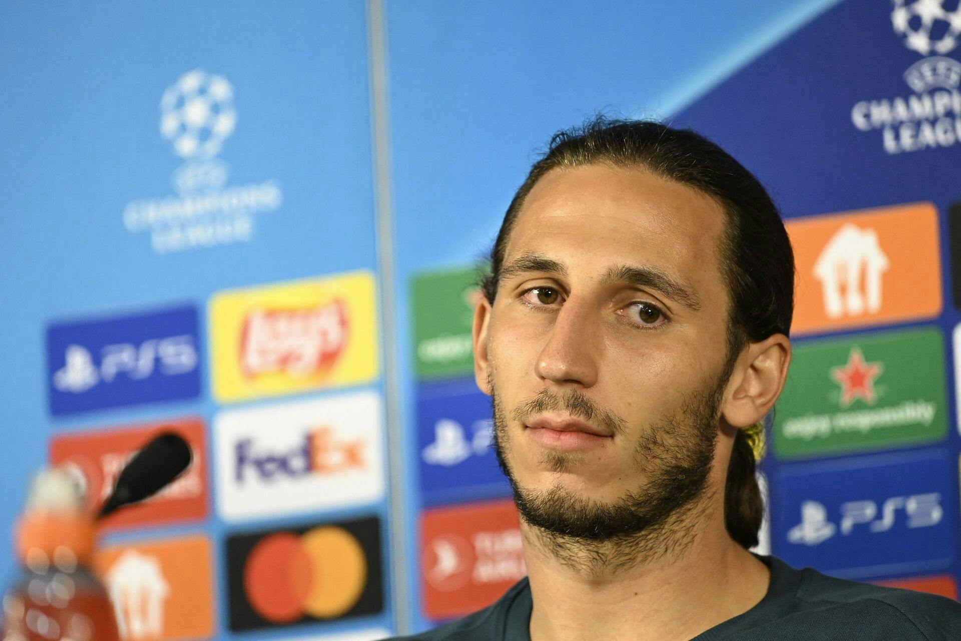 Kamil Grabara og hans kæreste har modtaget dødstrusler efter onsdagen Champions League-kamp.