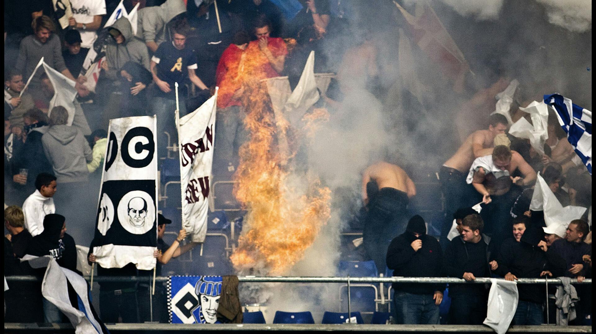 I 2007 tændte FC Københanv-fans ild på udebaneafsnittet på Brøndby Stadion.