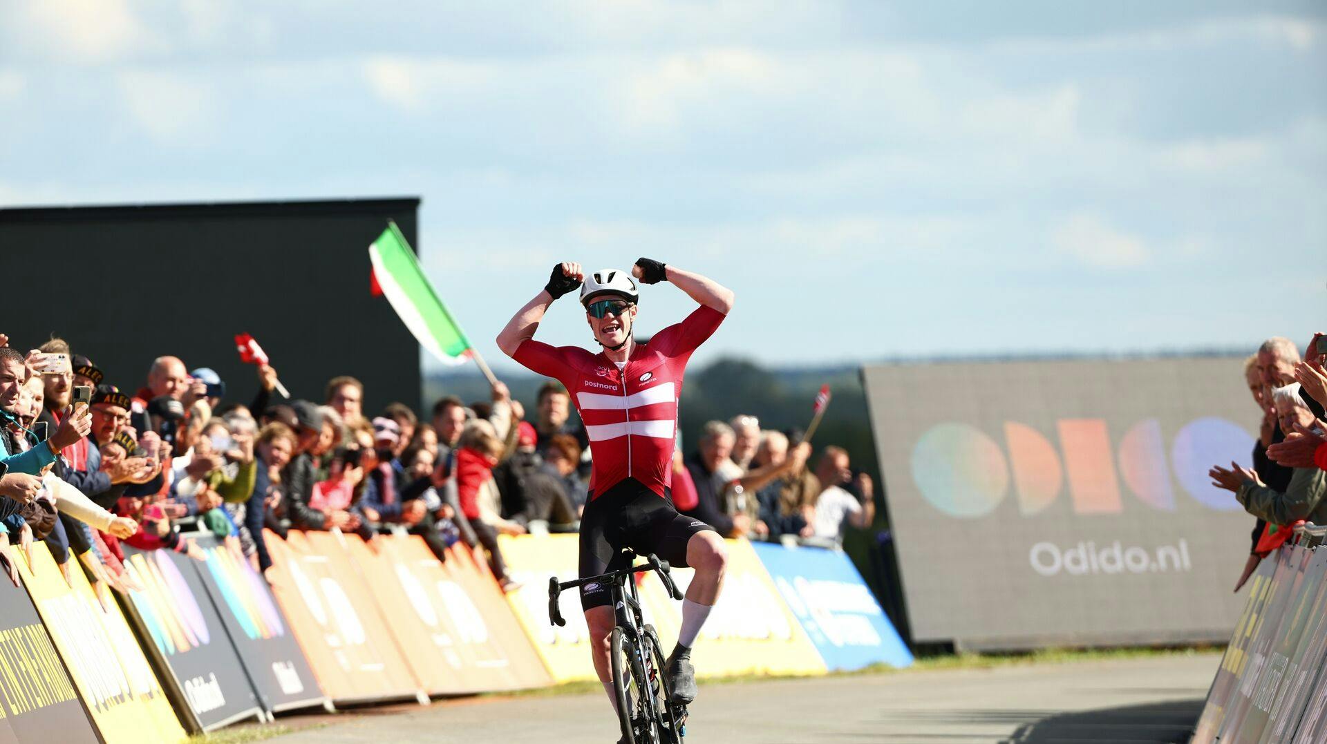 Med 25 sekunder ned til nummer to kørte Henrik Breiner Pedersen alene over stregen som U23-europamester.