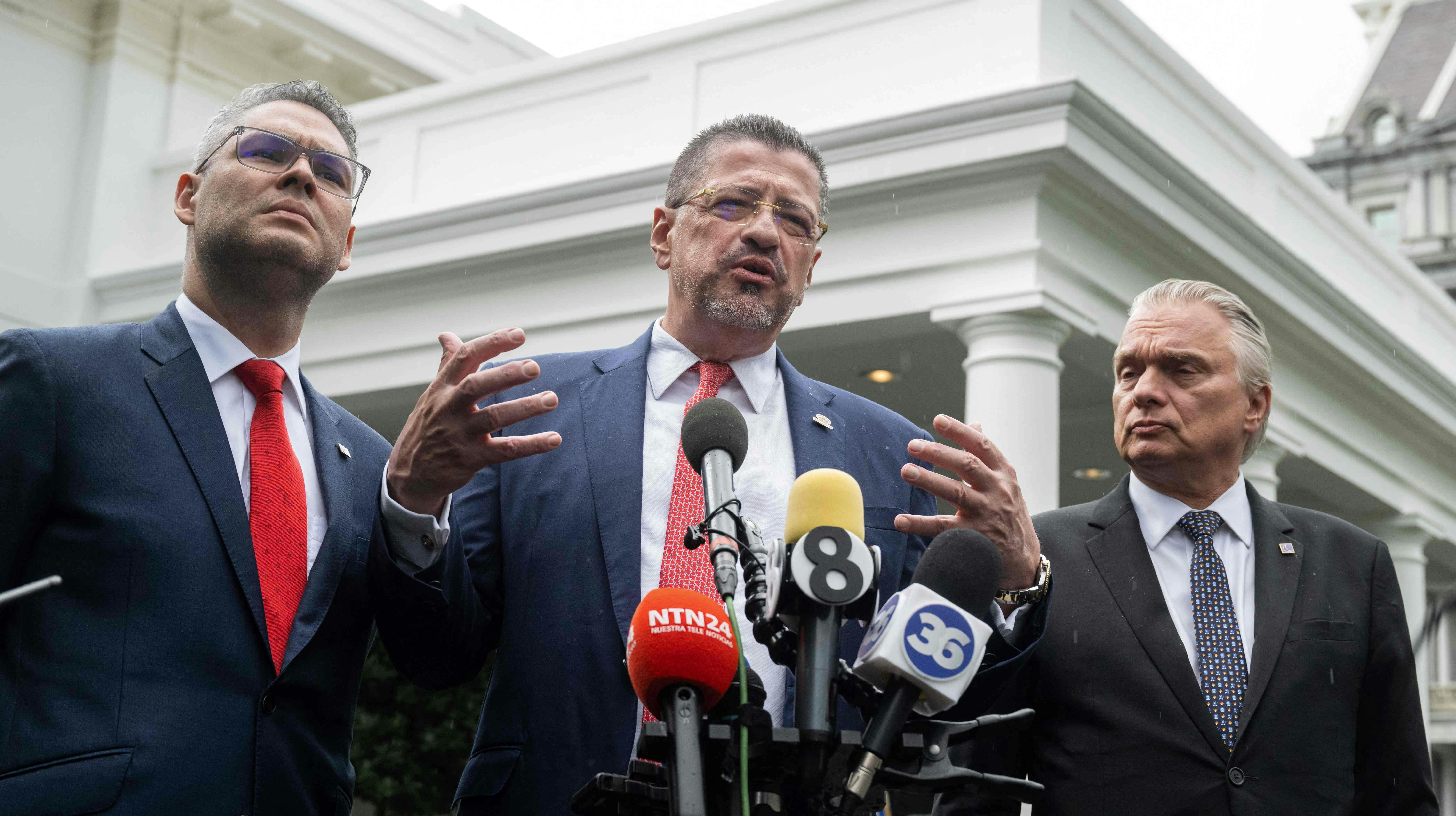 President Rodrigo Chaves Robles (C) of Costa Rica speaks to the media outside the West Wing after meeting with US President Joe Biden at the White House in Washington, DC, August 29, 2023. (Photo by SAUL LOEB / AFP)