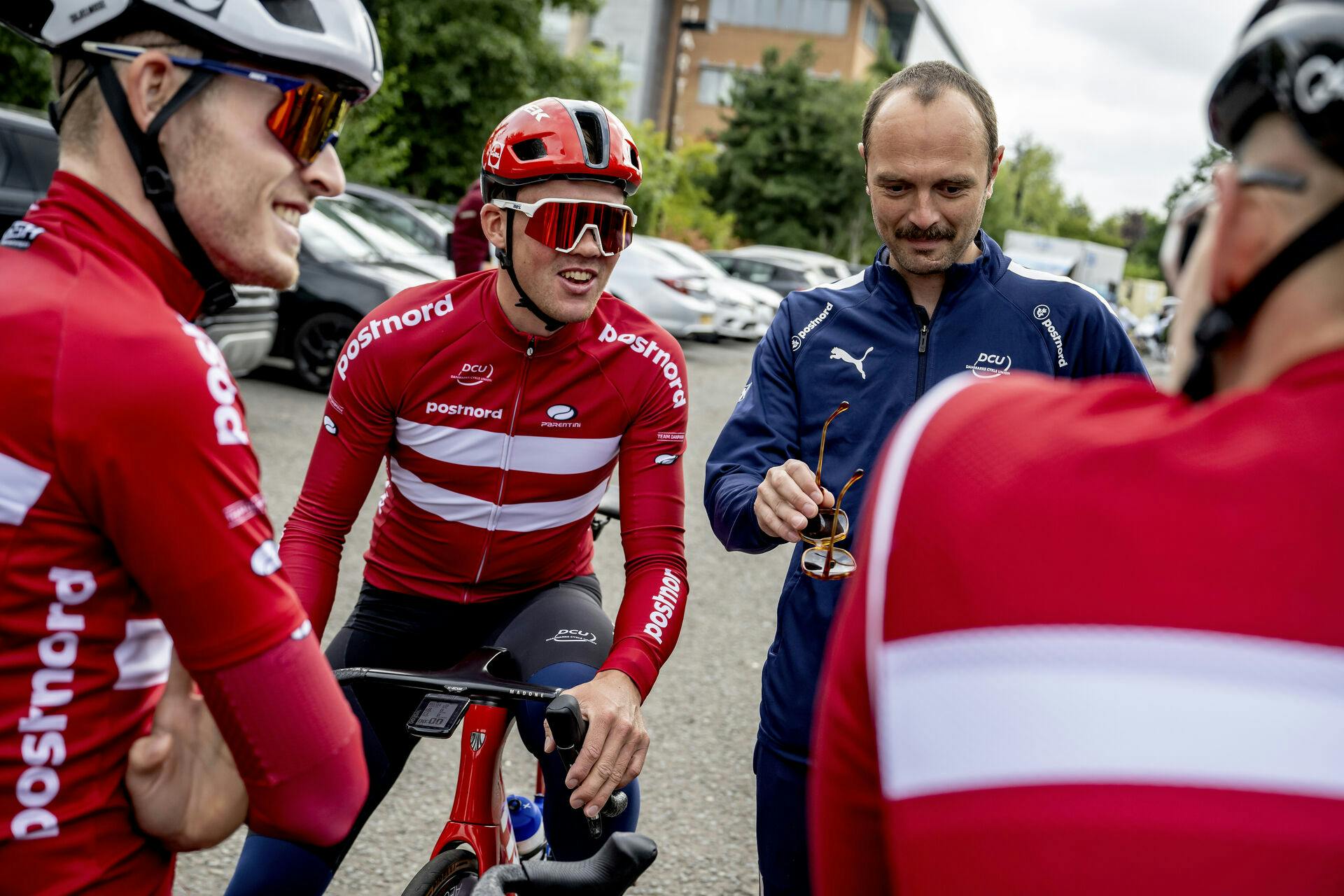 VM i Cykling 2023, som bliver afholdt i Glasgow i Skotland. Mads Pedersen, landstræner Anders Lund, Mattias Skjelmose og Mikkel Bjerg. Lørdag den 5. august 2023.