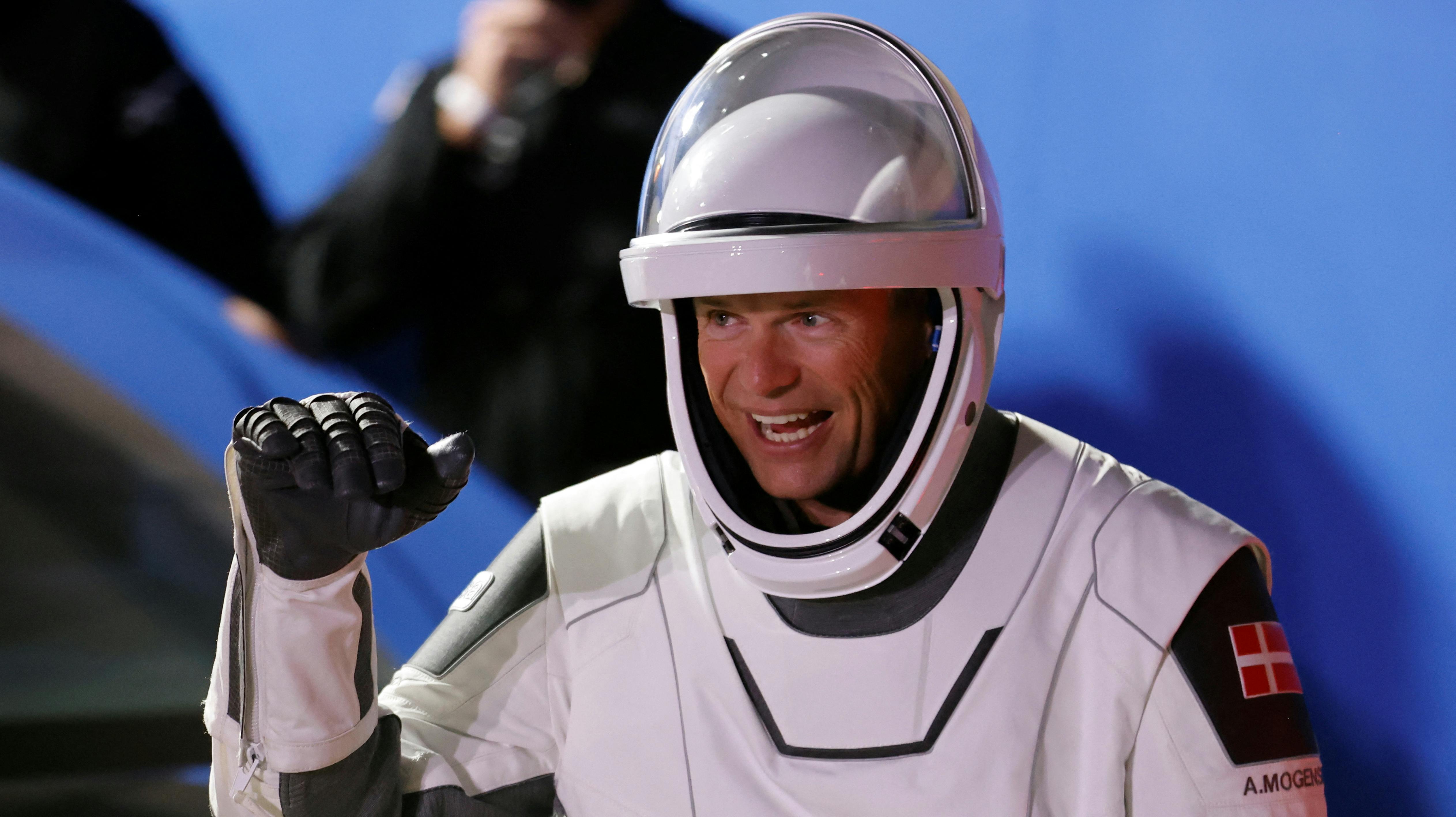 Andreas Mogensen får stjerner på skuldrene på Den Internationale Rumstation (ISS).