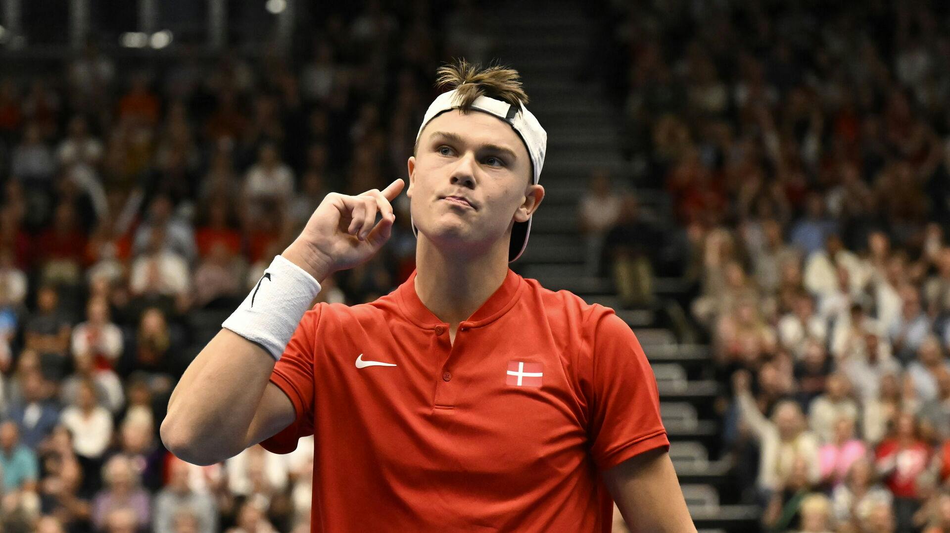 Holger Rune er tilbage for fulde gardiner, fortæller Aneke Rune.