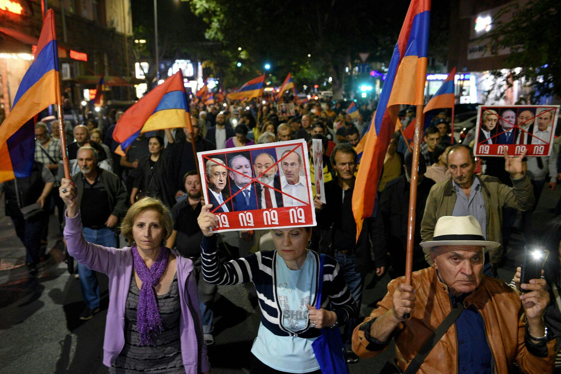 People take part in an anti-government rally in downtown Yerevan on September 25, 2023, following Azerbaijani military operations against Armenian separatist forces in Nagorno-Karabakh. (Photo by KAREN MINASYAN / AFP)