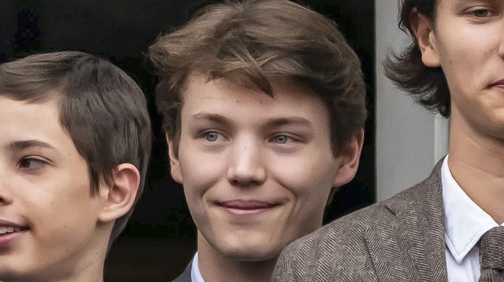 21-årige grev Felix skal med til taffel på slottet i forbindelse med hans fætters fødselsdag 