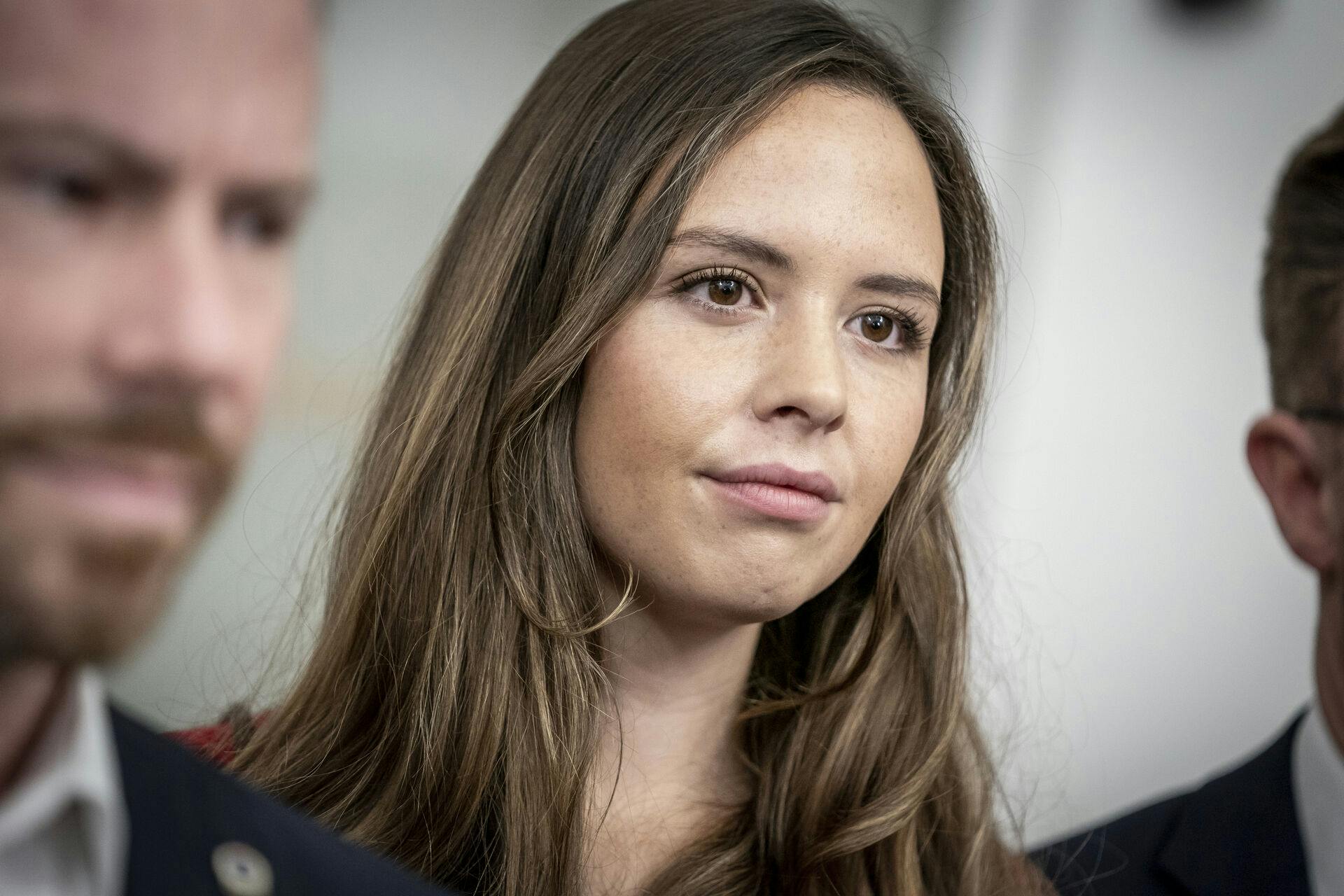 Victoria Velásquez under doorstep om aftale om vinterhjælp i Finansministeriet i København, fredag den 23. september 2022.. (Foto: Mads Claus Rasmussen/Ritzau Scanpix)