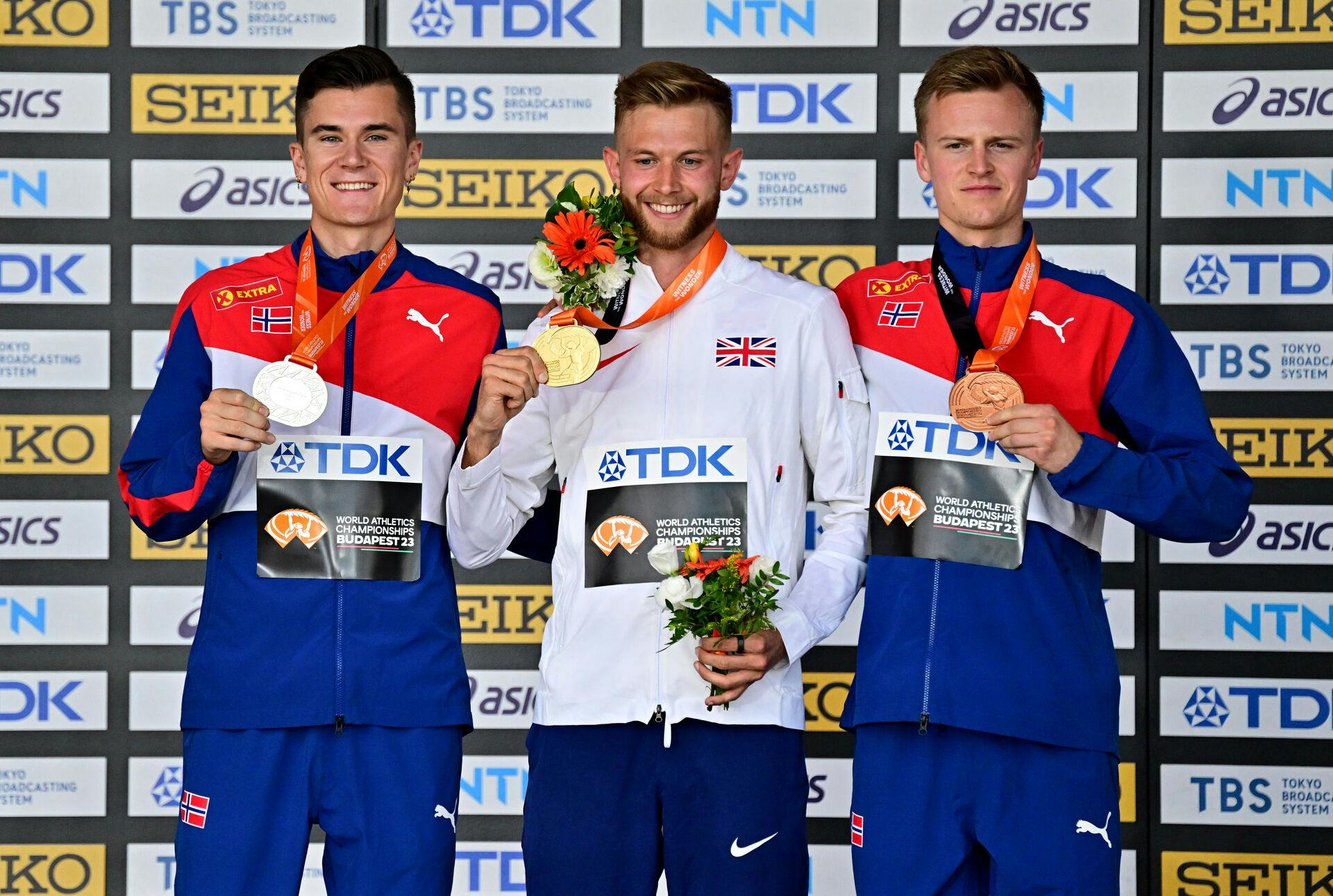 Jakob Ingebrigtsen og Narve Gilje Nordås med hhv. sølv og bronze på 1500 meter distancen ved VM.&nbsp;