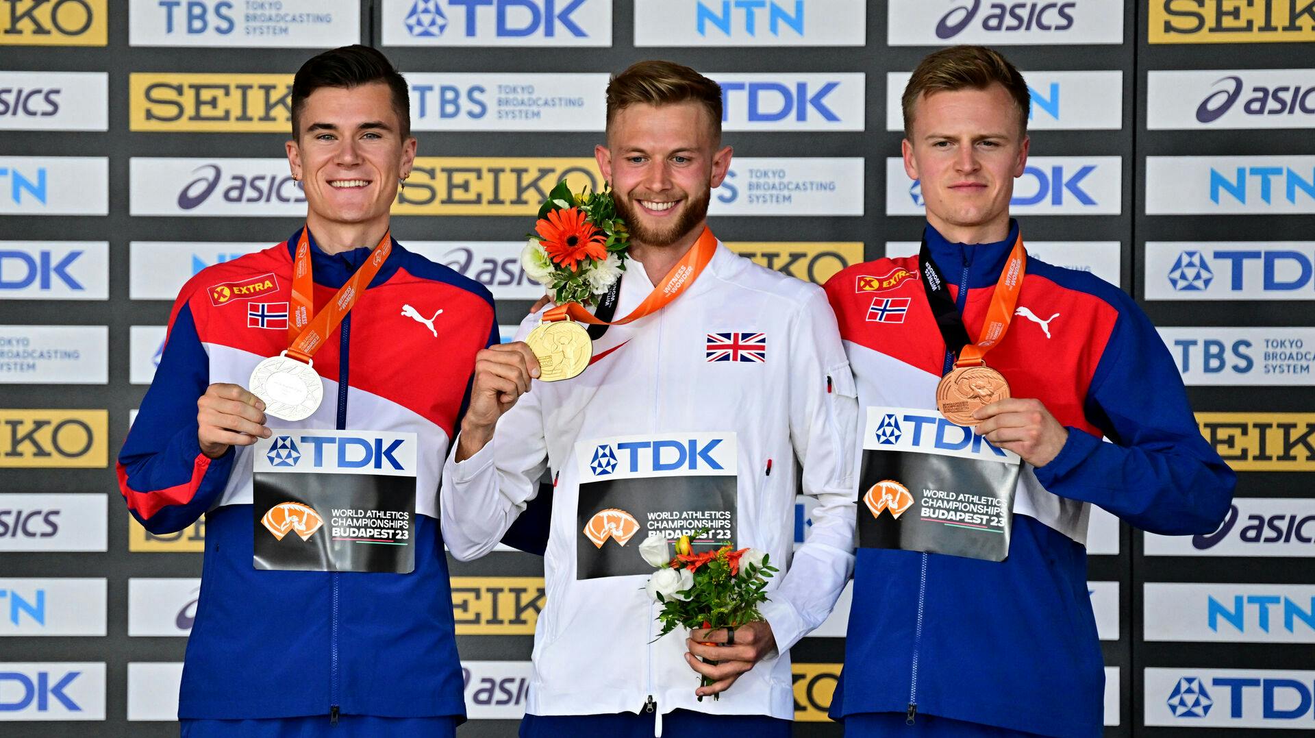 Jakob Ingebrigtsen og Narve Gilje Nordås med hhv. sølv og bronze på 1500 meter distancen ved VM. 