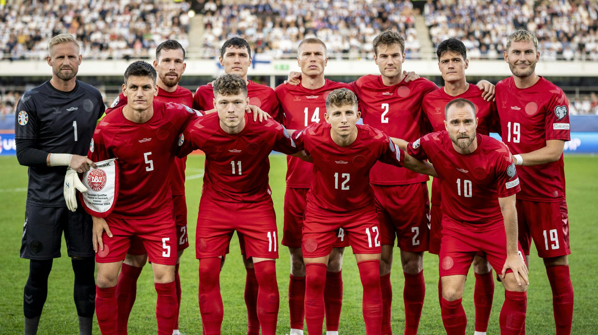 Vi kan ikke forestille os en situation, hvor Danmark skal spille mod et russisk landshold, uanset alder, siger Jakob Høyer.
