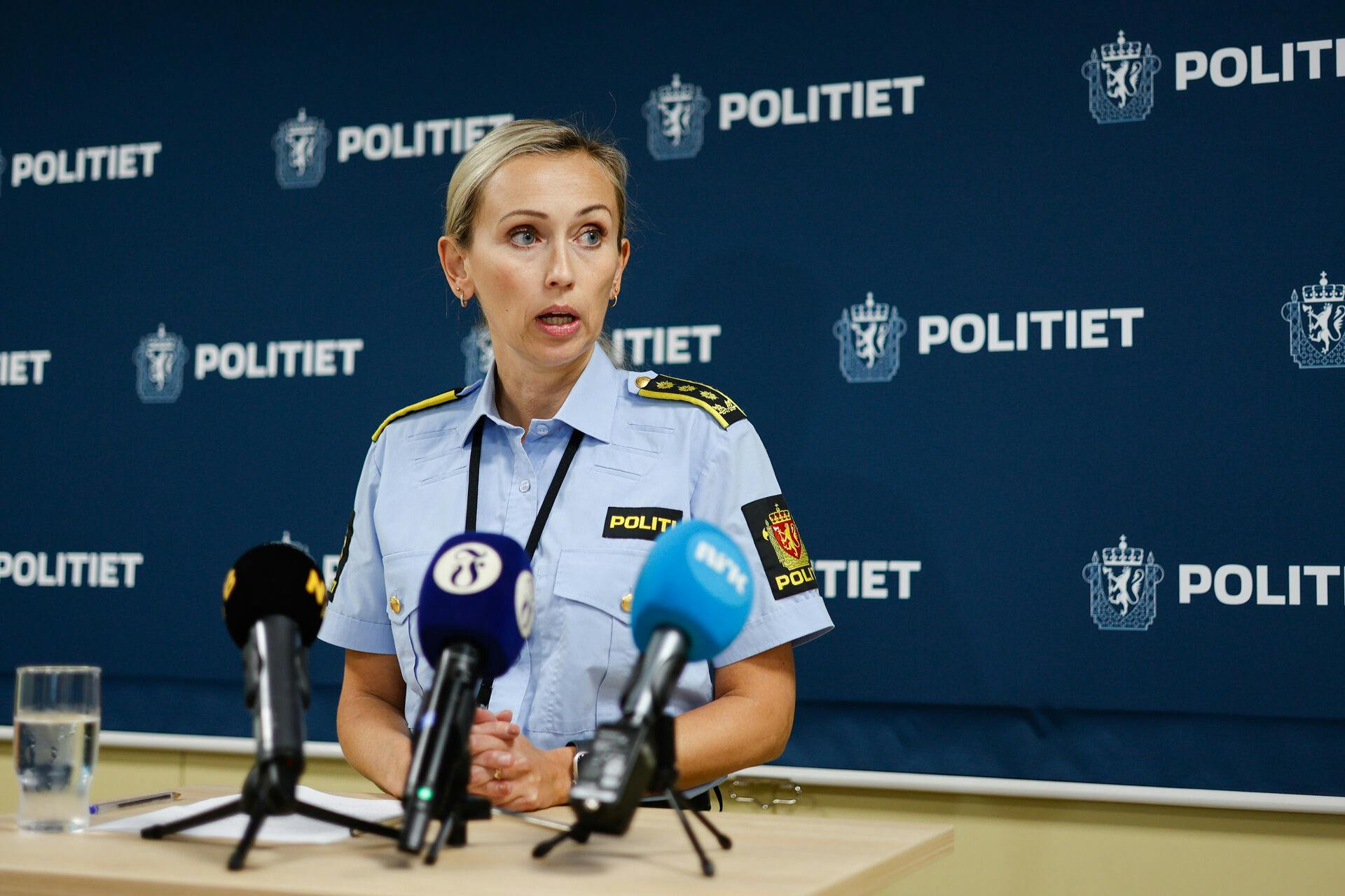 Kristiansand 20230927. Politiinspektør Cecilie Pedersen på pressekonferencen der hun sa at politiet efterforsker dødsfallet til en mor og hennes åtte år gamle datter i Vågsbygd som et dobbeltdrap. Foto: Tor Erik Schrøder / NTB