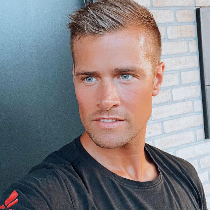 Anders Thimm bor lige ved siden af de hus, hvor en mor og hendes otteårige datter onsdag blev fundet dræbt.