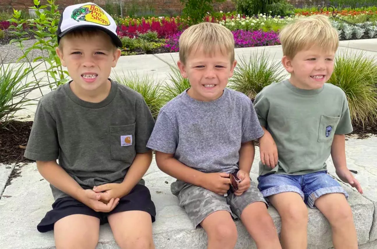 Clayton, 7, Hunter, 4, og Chase, 3, blev myrdet af deres egen far.&nbsp;