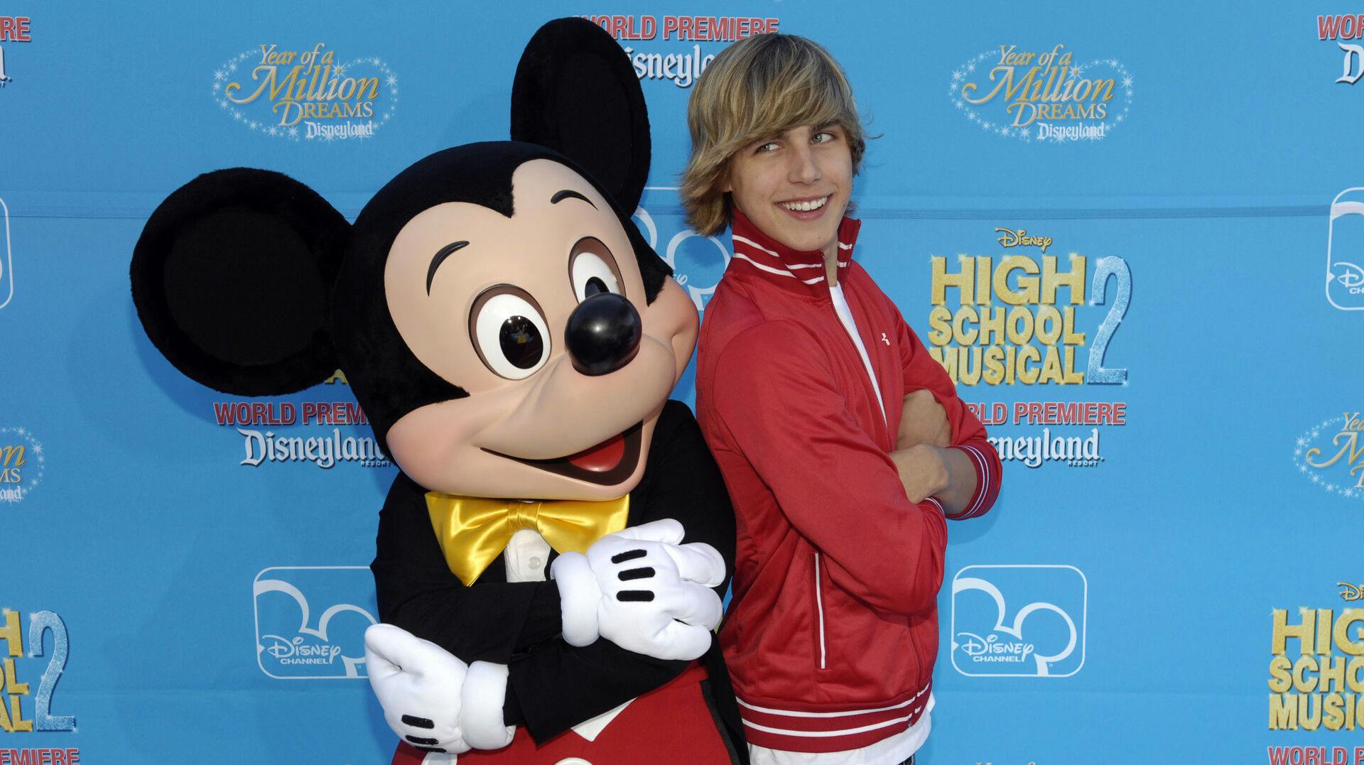 Actor Cody Linley, right, and Mickey Mouse arrive to the premiere of "High School Musical 2" at Disneyland in Anaheim, Calif., Tuesday, Aug. 14, 2007. (AP Photo/Chris Pizzello)
