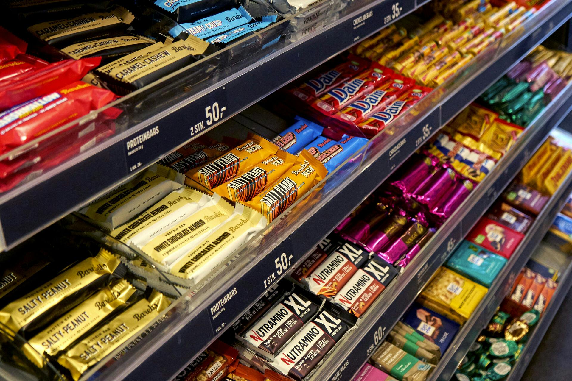 Chokoladebarer i kiosk