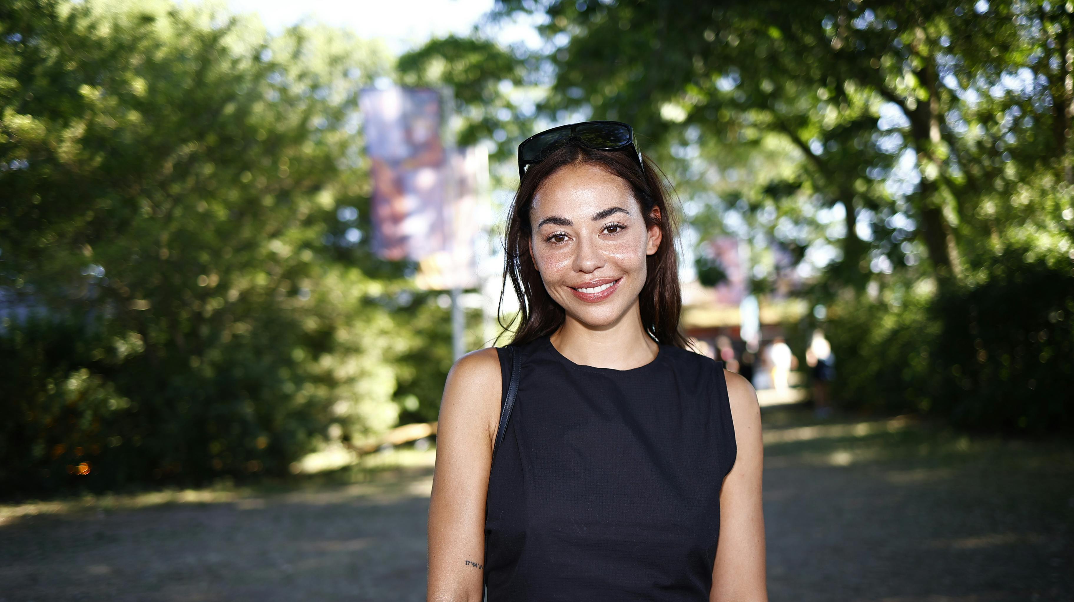 Skuespiller Sus Wilkins shopper efter et 10 år langt forhold til Freja Kirk igen i herreafdelingen.