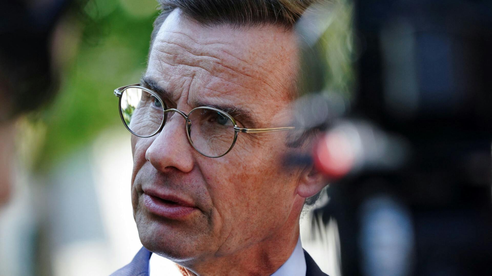 Ulf Kristersson siger på et pressemøde, at "Sverige aldrig har set noget lignende".