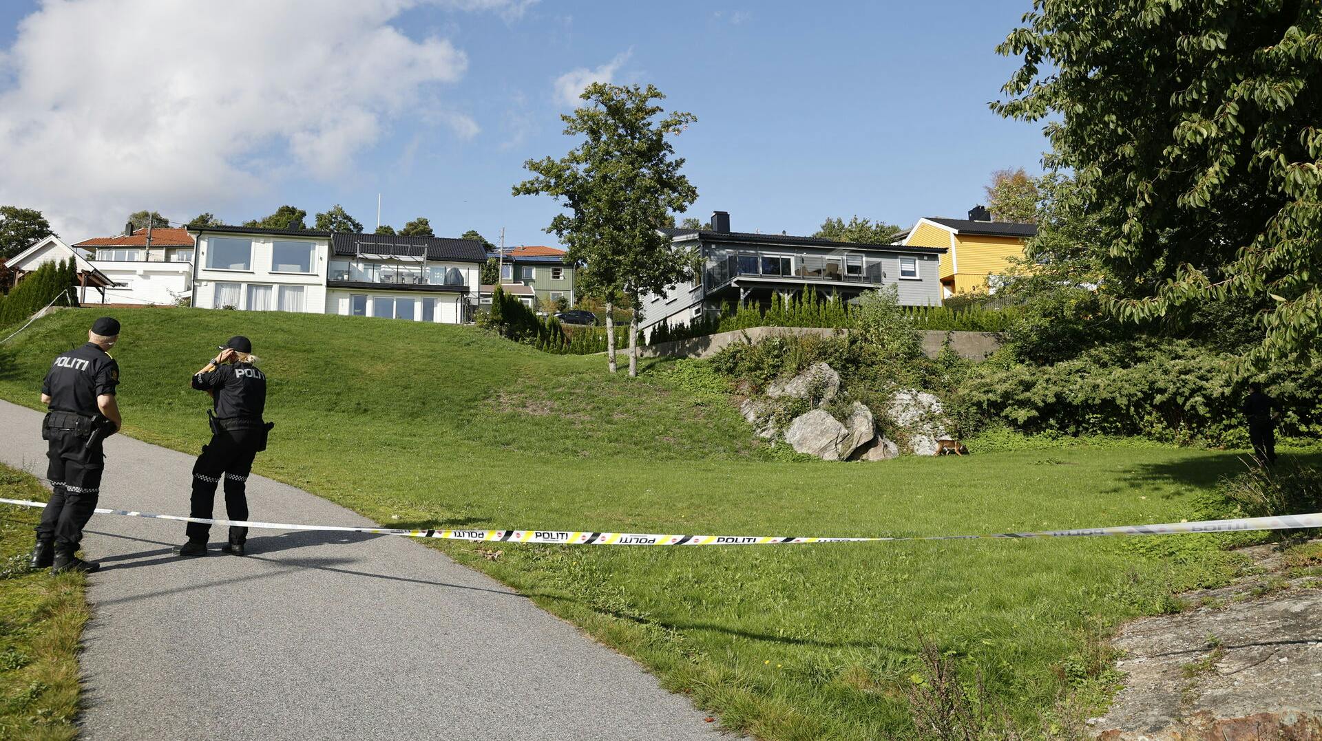Kristiansand 20230927. Politi og ambulanse har rykket ut til en adresse i Vågsbygd i Kristiansand etter en voldshendelse. Foto: Tor Erik Schrøder / NTB
