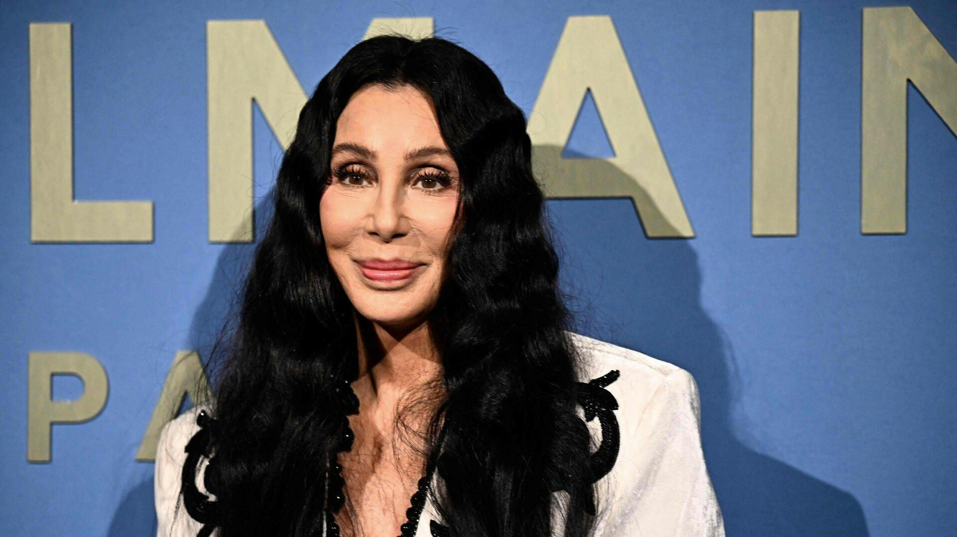 US singer and actress Cher poses during a photocall ahead of the Balmain show as part of the Paris Fashion Week Womenswear Spring/Summer 2024, in Paris on September 27, 2023. (Photo by JULIEN DE ROSA / AFP)