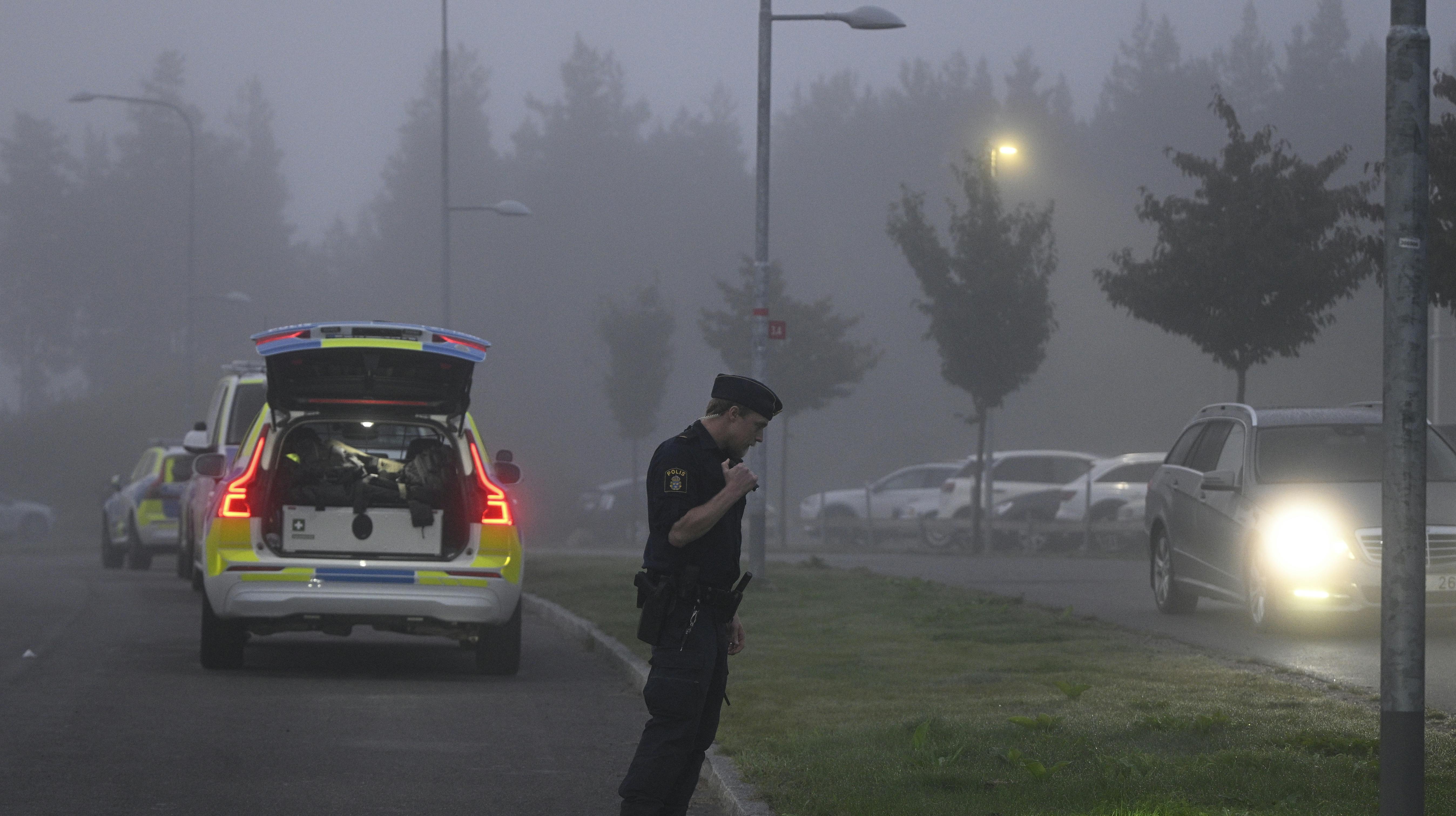 Eksplosionen skete i et toetagers villahus. Tre andre huse er yderligere blevet beskadiget.