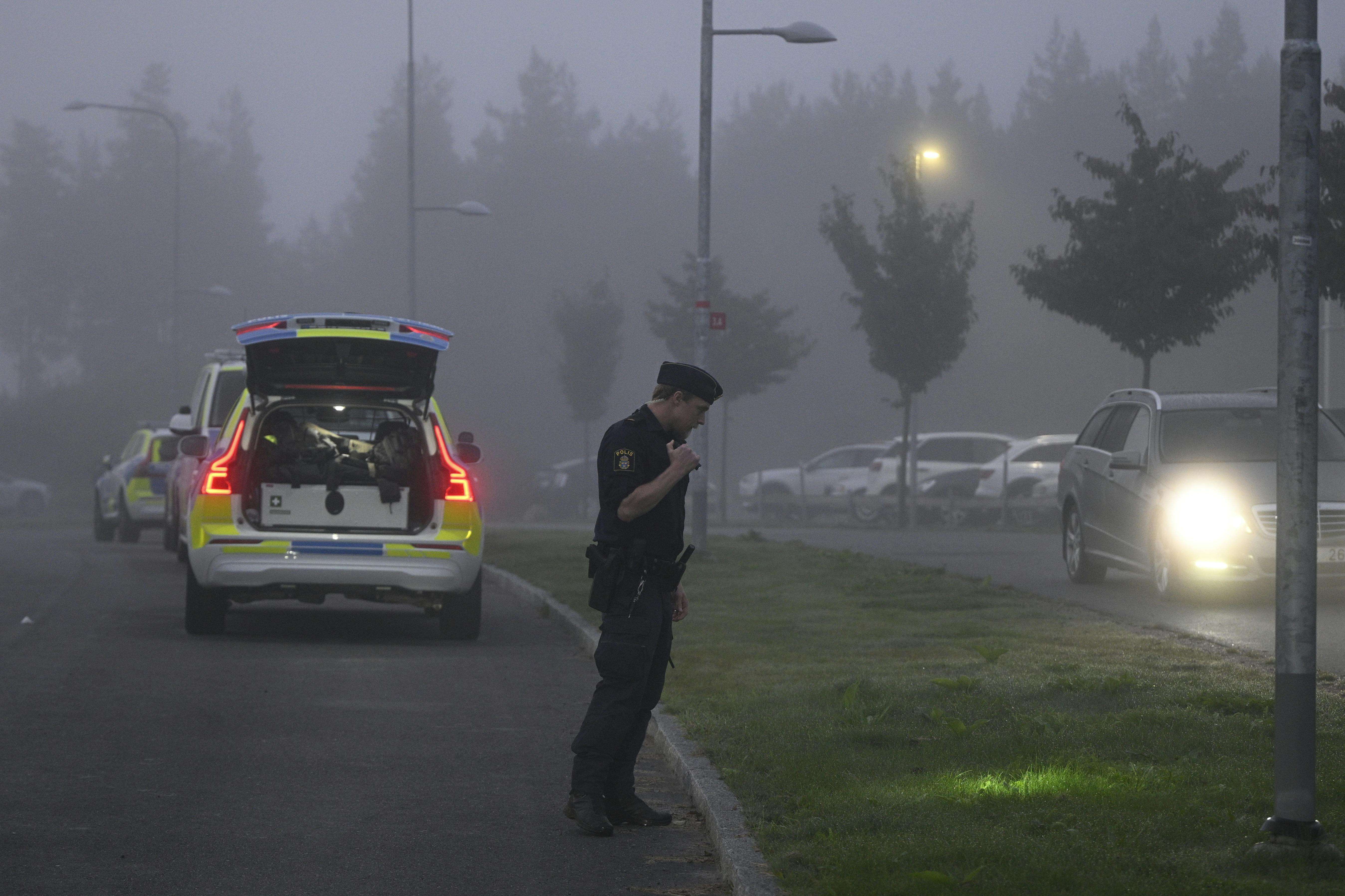 Eksplosionen skete i et toetagers villahus. Tre andre huse er yderligere blevet beskadiget.