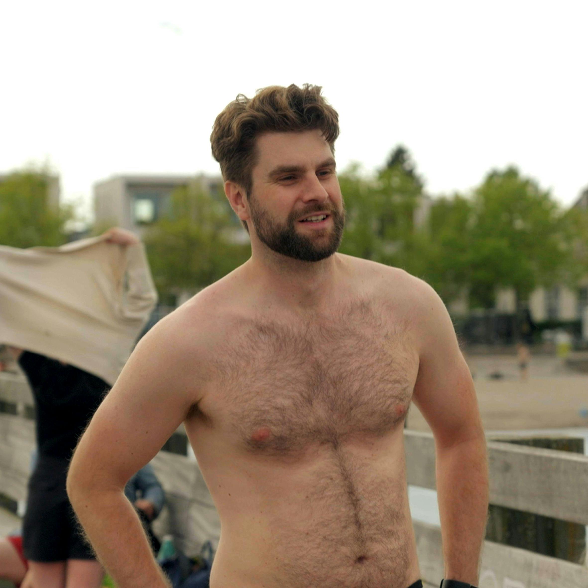 Rasmus Glasdam har intet imod at vise sig, som Gud har skabt ham. Og det har DR åbenlyst heller ikke.