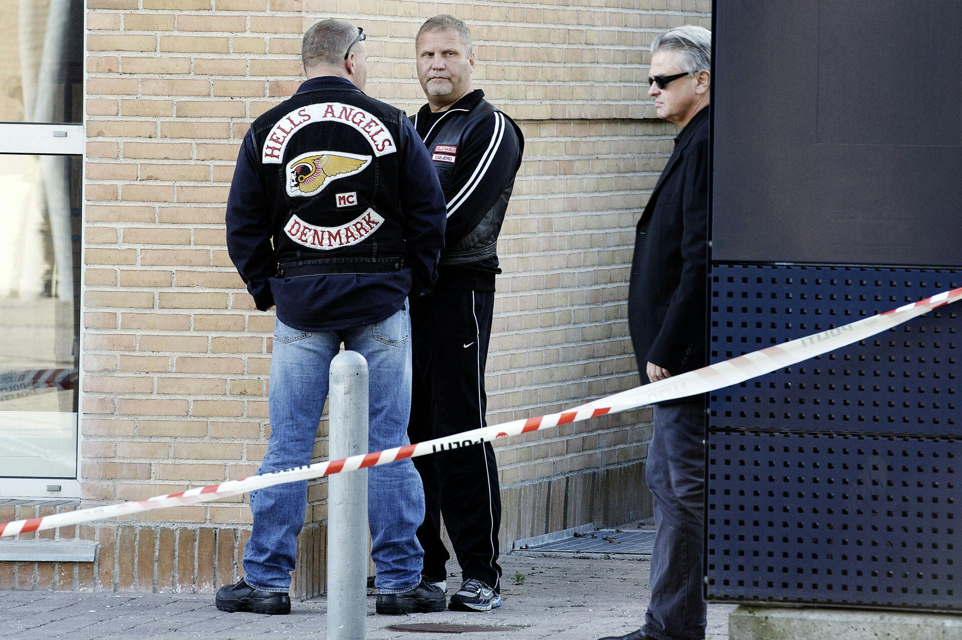 Hells Angels-medlemmet Brian Sandberg blev mandag kendt skyldig i ét drabsforsøg i forbindelse med bandekonflikten, men frifundet for alle andre forhold, som han var tiltalt for. Af de øvrige 15 tiltalte blev én frifundet helt, mens de andre rockere, der alle har relation til HA, blev kendt delvis skyldige. Her Jønke foran retten. (Foto: LISELOTTE SABROE/Scanpix 2011)