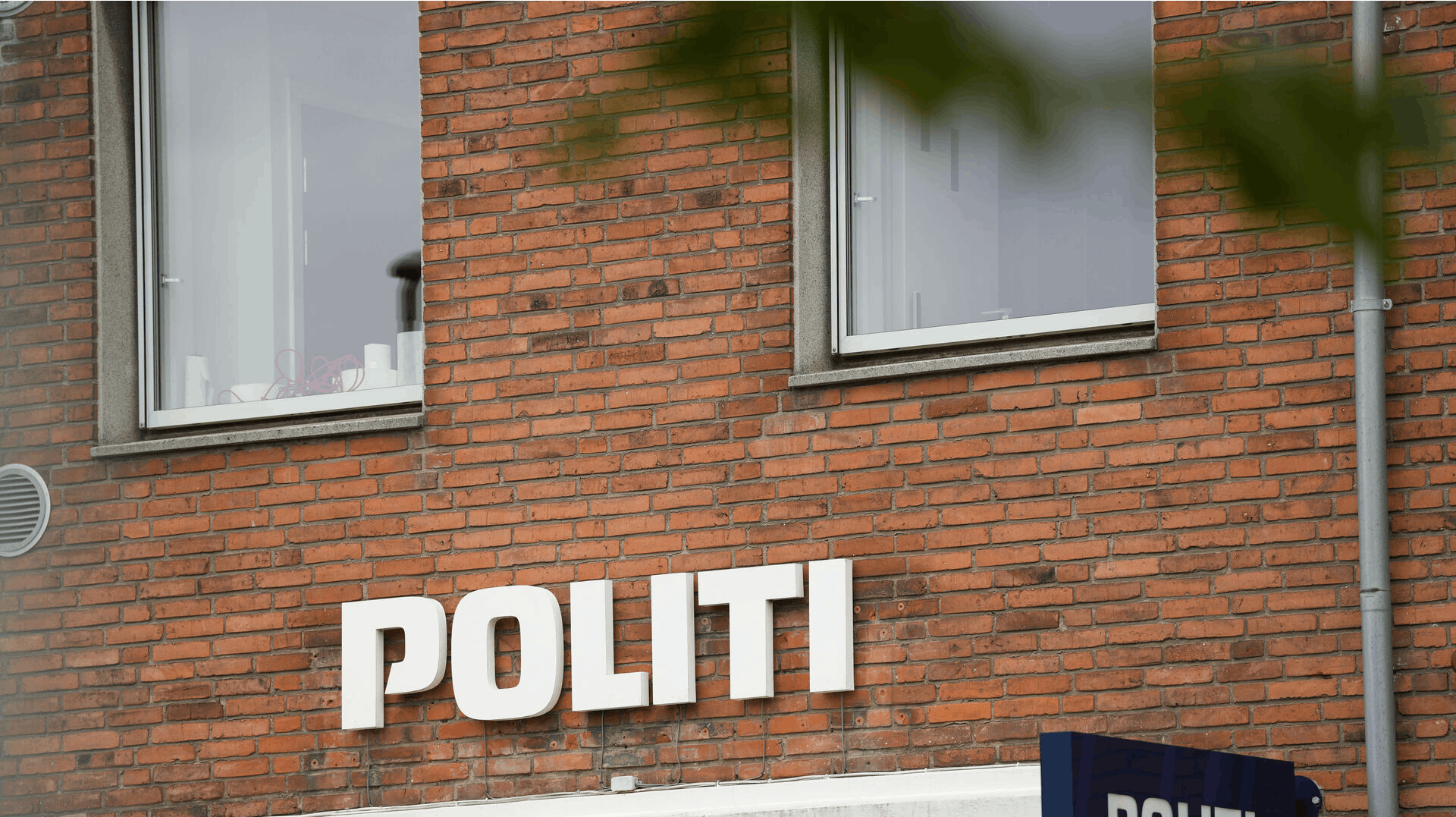 Man kan kontakte Syd- og Sønderjyllands Politi på 114, hvis man ved noget.