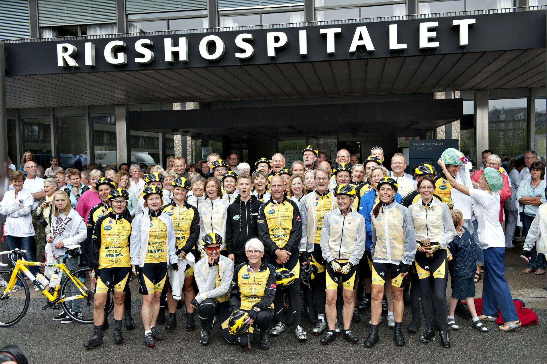 Her ses Team Rynkeby, der tager afsted fra Rigshospitalet mod Paris, helt tilbage i 2011.&nbsp;