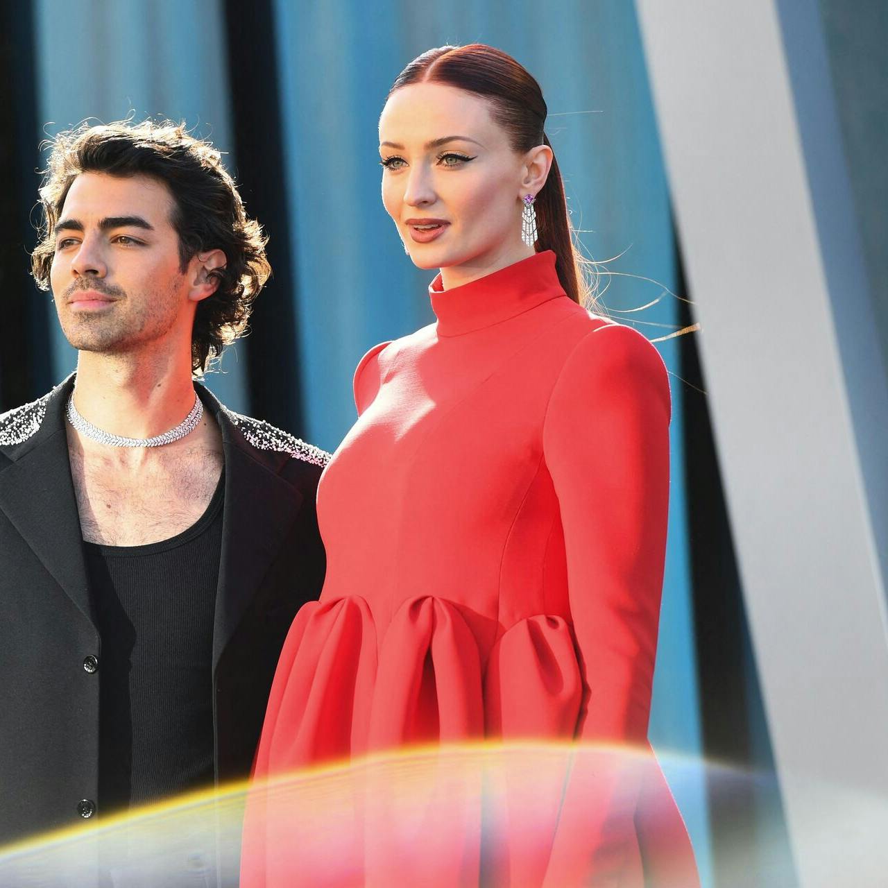 Skilsmissen mellem Joe Jonas (tv.) og Sophie Turner (th.) er ikke gået stille for sig.