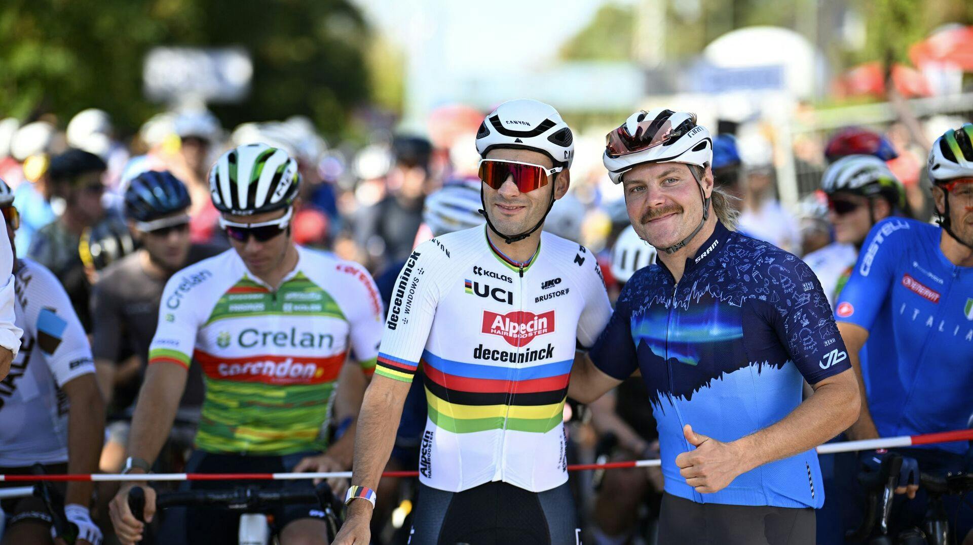Valterri Bottas og verdensmester i gravel Gianni Vermeersch før starten på EM.