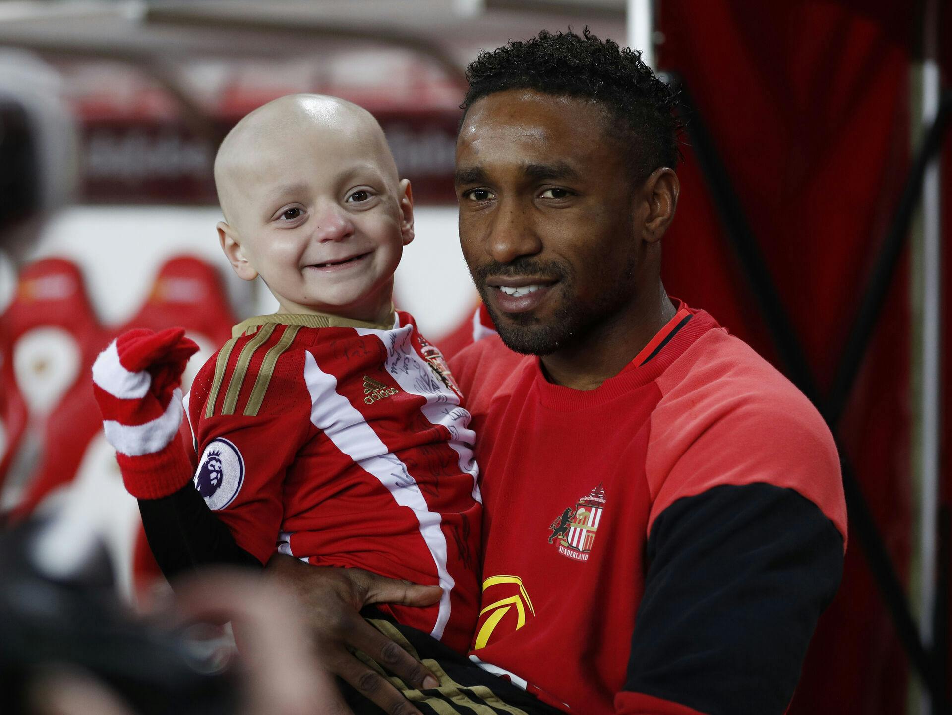 Bradley Lowery og Jermain Defoe mødte hinanden i Sunderland. Sidenhen udviklede de et helt særligt venskab, og derfor gik Bradley Lowery også ind på banen i 2017 med Jermain Defoe, da han startede for England mod Litauen.