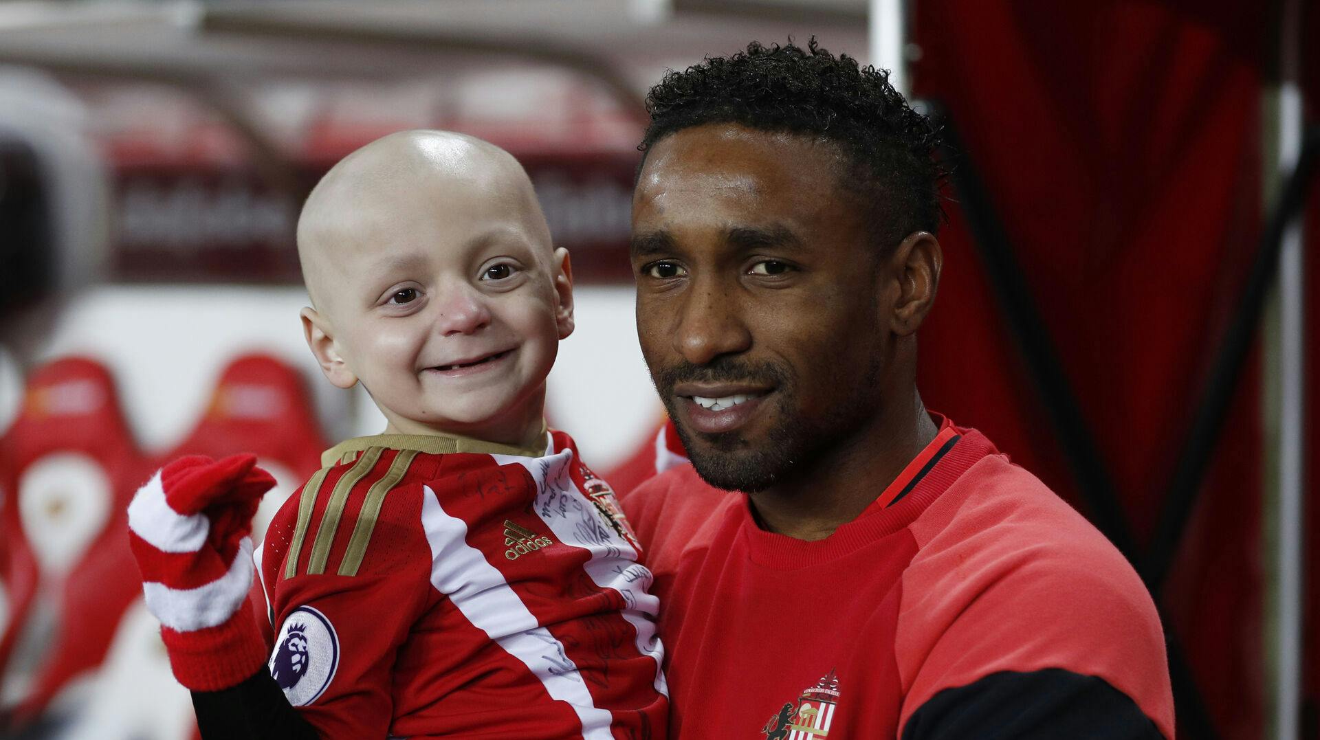 Bradley Lowery og Jermain Defoe mødte hinanden i Sunderland. Sidenhen udviklede de et helt særligt venskab, og derfor gik Bradley Lowery også ind på banen i 2017 med Jermain Defoe, da han startede for England mod Litauen.