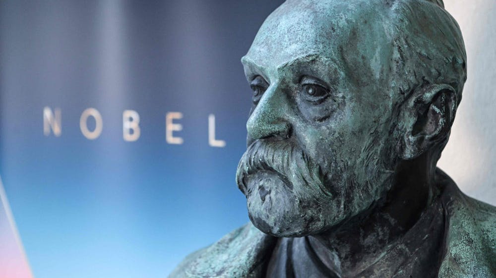 Nobelprisen er opkaldt efter Alfred Nobel. Han opfandt dynamit.