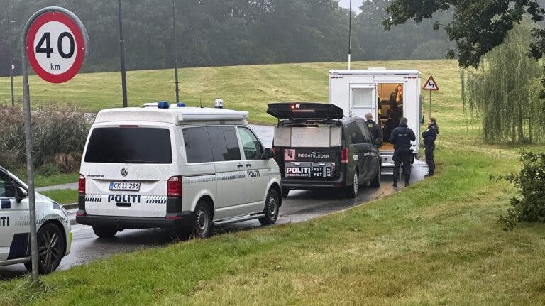 Den 21-årige mand er svært tilskadekommen
