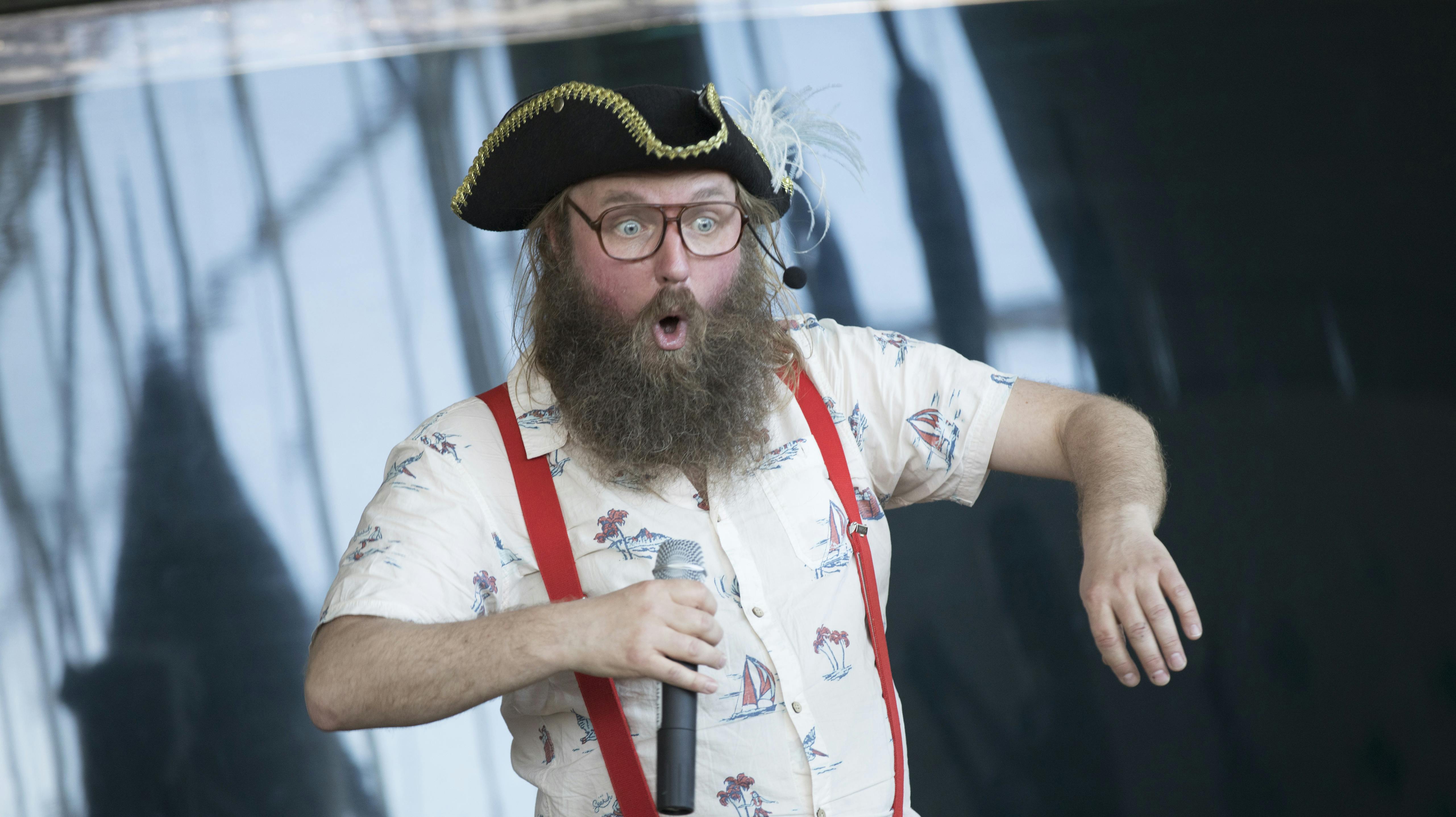 Onkel Reje har i årevis underholdt børn og barnlige sjæle, men i starten af i år blev manden bag karakteren - Mads Geertsen - sat ud af spillet for en stund på grund af en sygemelding. 