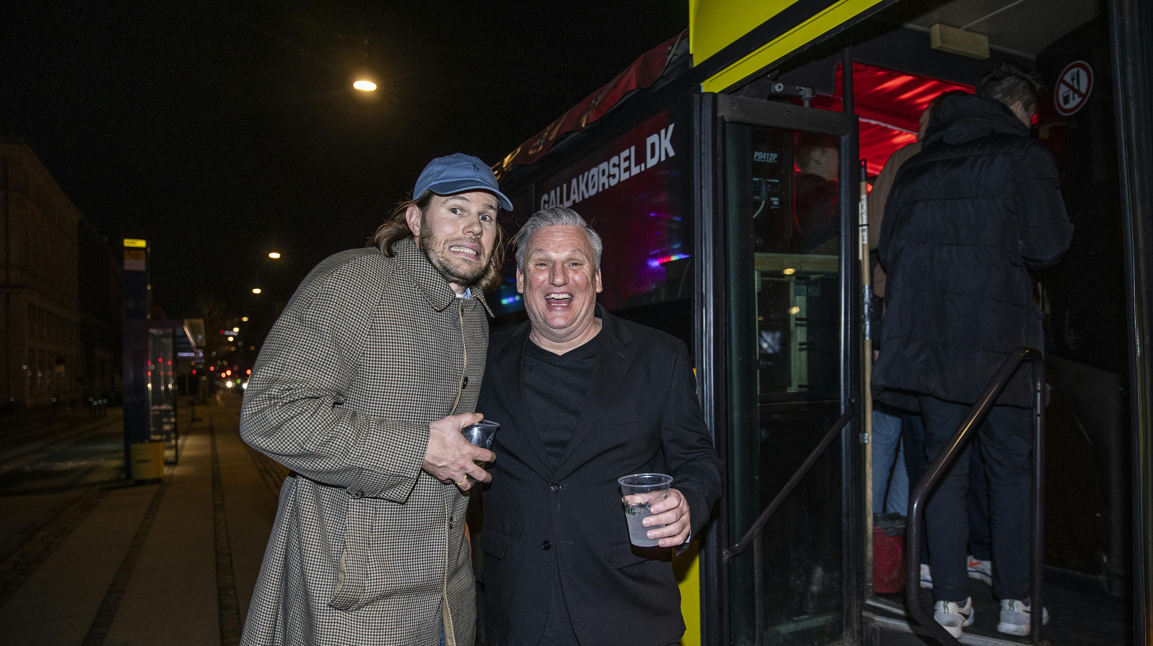 Her ses Nikolaj Jacobsen med Mikkel Hansen.