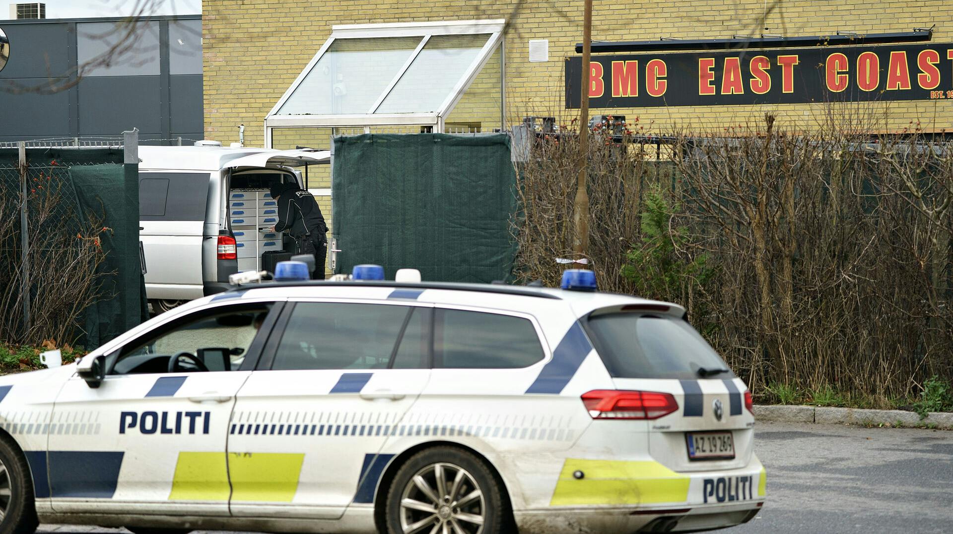 Syv mænd fra bandemiljøet er blevet anholdt og sigtet for at ville begå flere drab i Danmark. Anholdelserne trækker angiveligt tråde til en henlagt konflikt mellem gadebanden NNV og Bandidos.