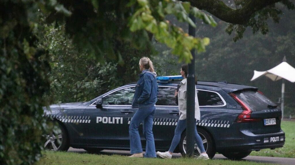 Det 21-årige offer blev i første omgang fundet svært tilskadekommen i Brønshøj - senere fandt politiet ud af, at overfaldet havde fundet sted i Helsemosen i Hvidovre.