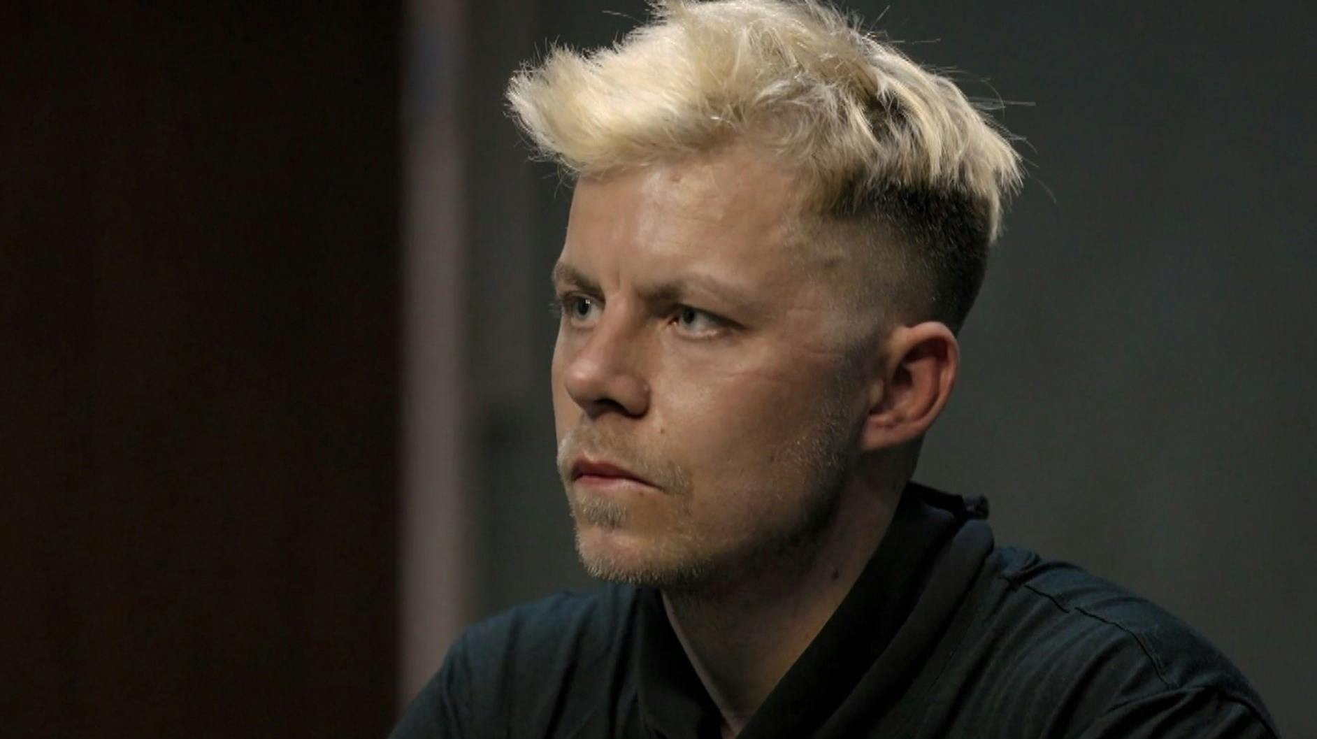 I afsnit fire af "Korpset" åbner Patrick Simiglai op og fortæller, at han har haft en turbulent opvækst.