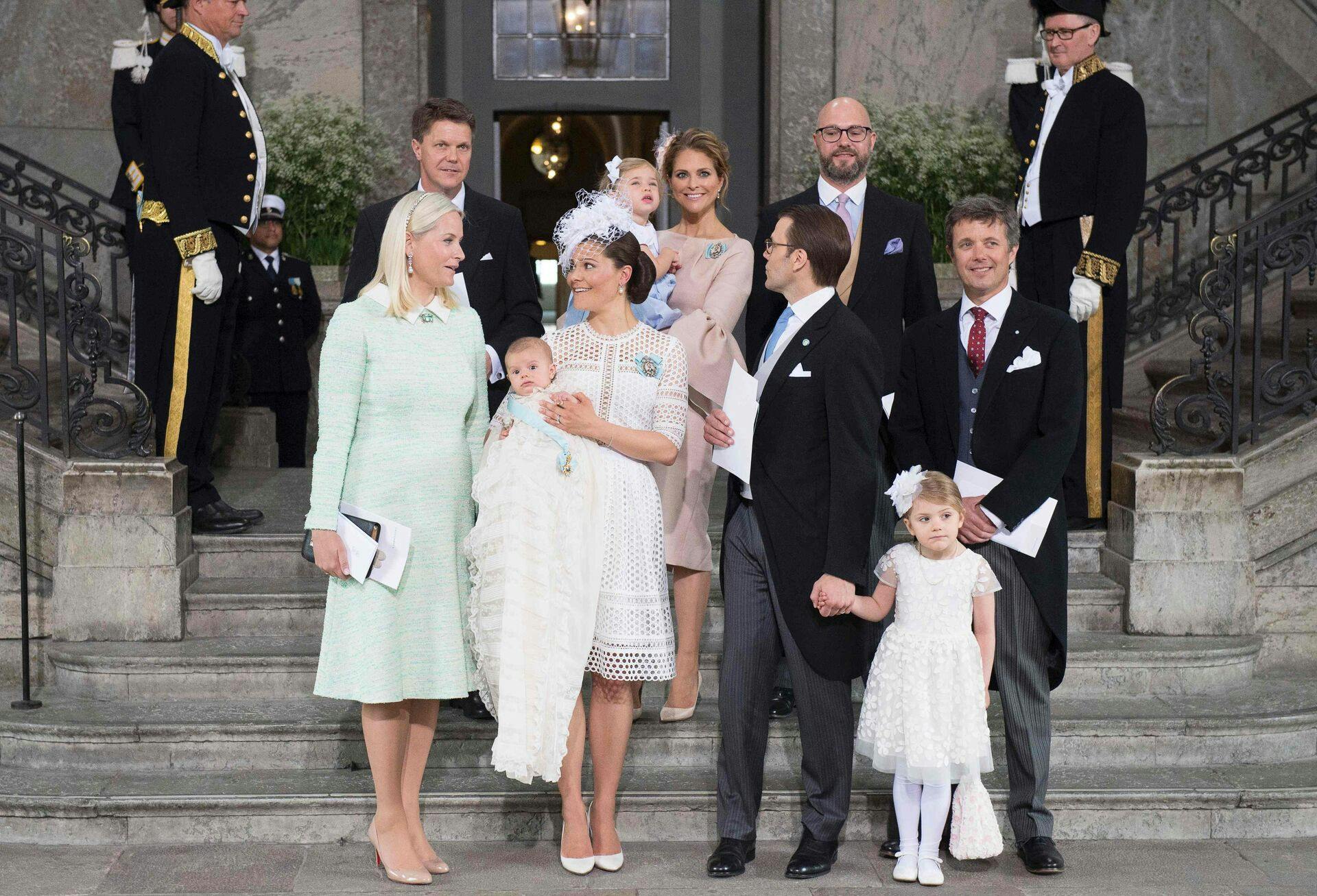 Oscar Magnuson ses her i selskab med blandt andet kronprins Frederik til prins Oscars dåb. Her blev både kronprins Frederik og Oscar Magnuson udnævnt som prins Oscars gudfar.