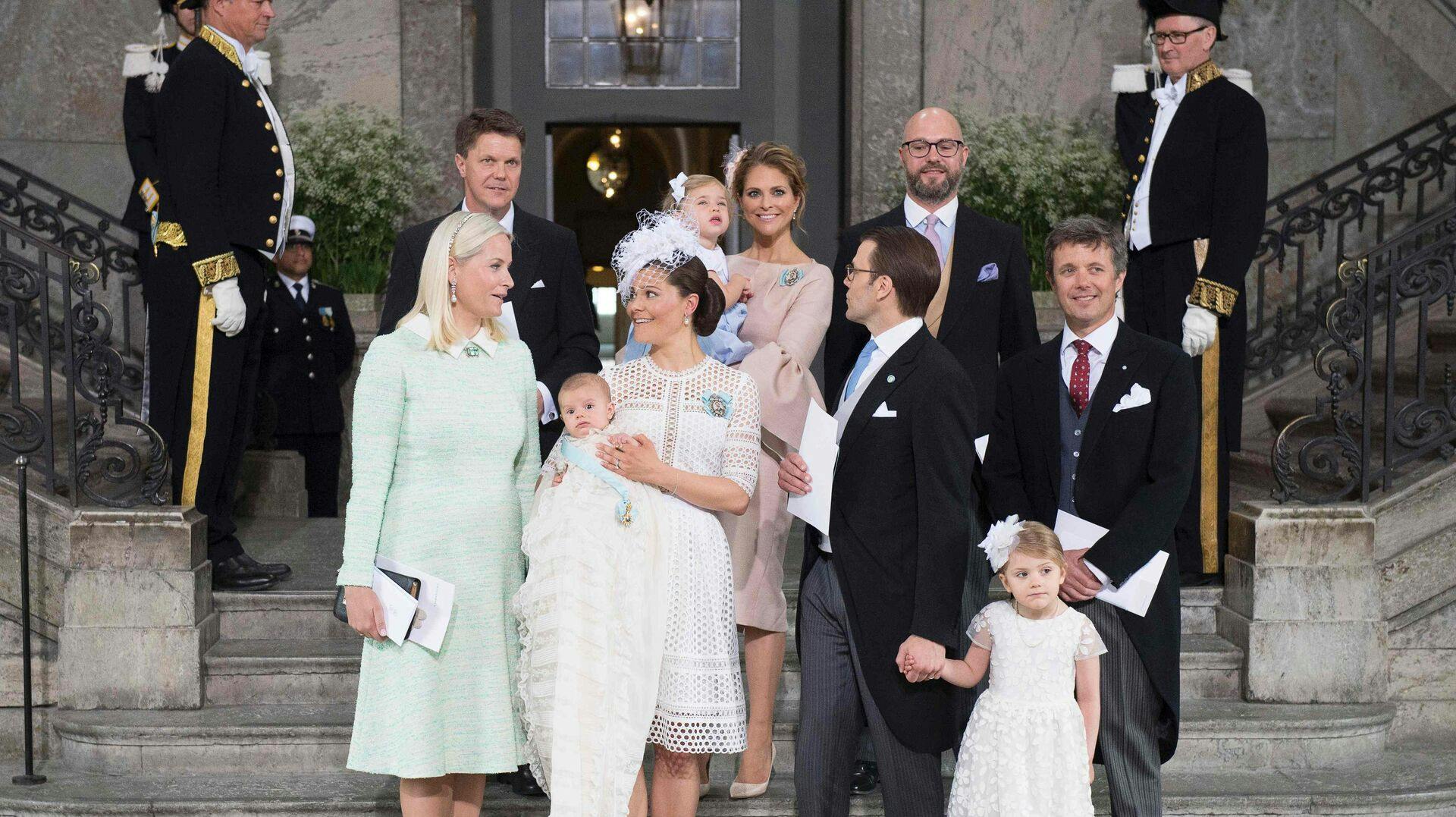 Oscar Magnuson ses her i selskab med blandt andet kronprins Frederik til prins Oscars dåb. Her blev både kronprins Frederik og Oscar Magnuson udnævnt som prins Oscars gudfar.