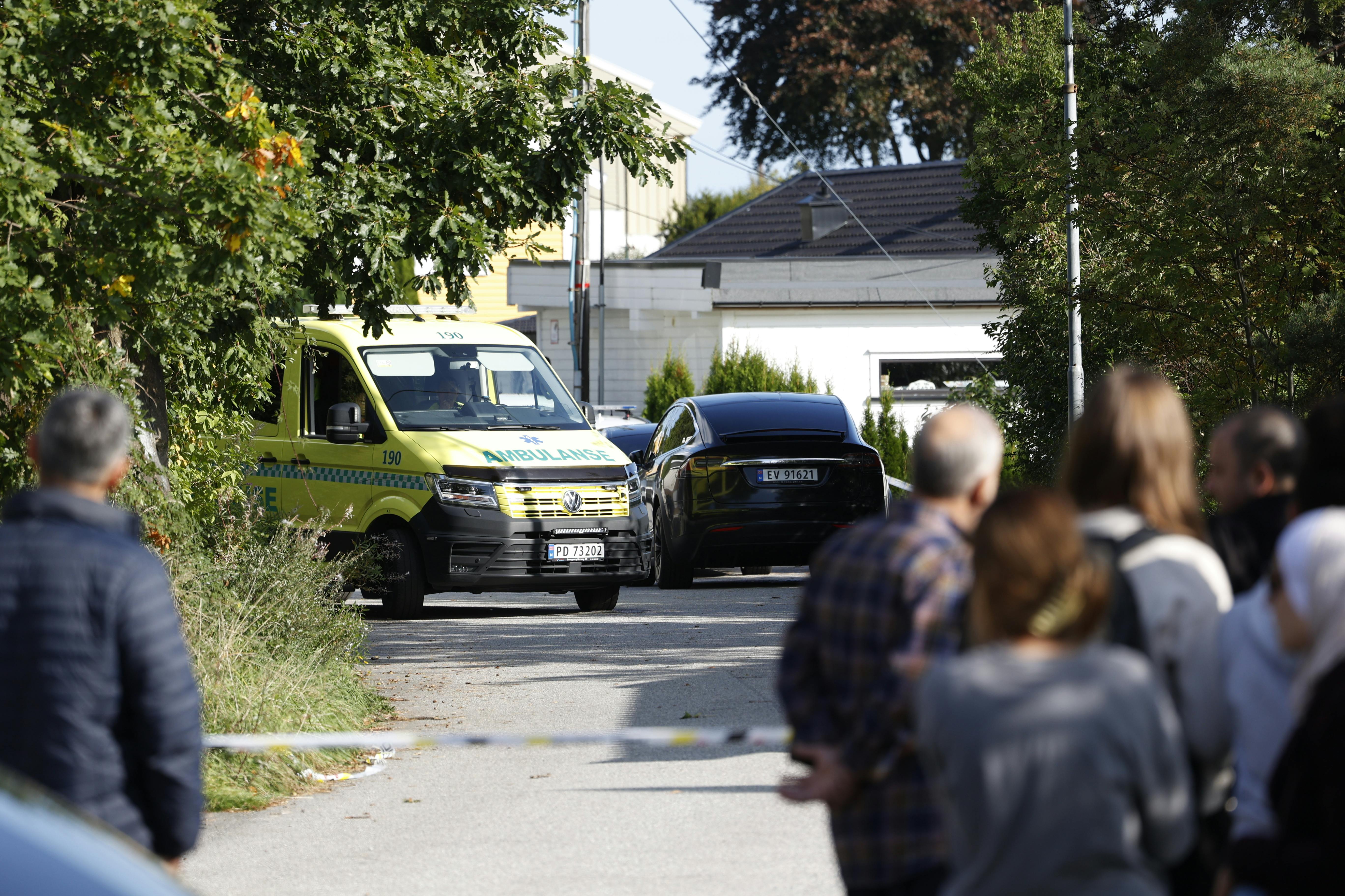 Kristiansand 20230927. Politi og ambulanse har rykket ut til en adresse i Vågsbygd i Kristiansand etter en voldshendelse. Foto: Tor Erik Schrøder / NTB